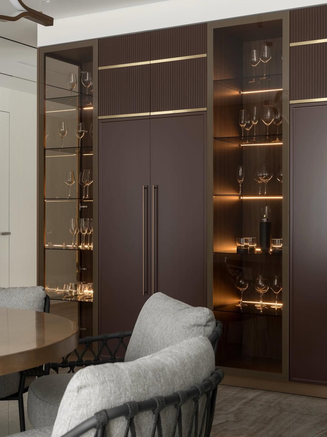 Luxurious dry kitchen & dining area