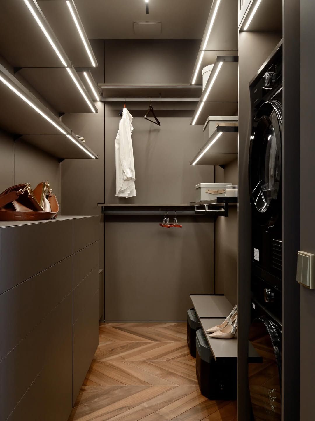 Stylish carpentry ideas for living room & walk in wardrobe