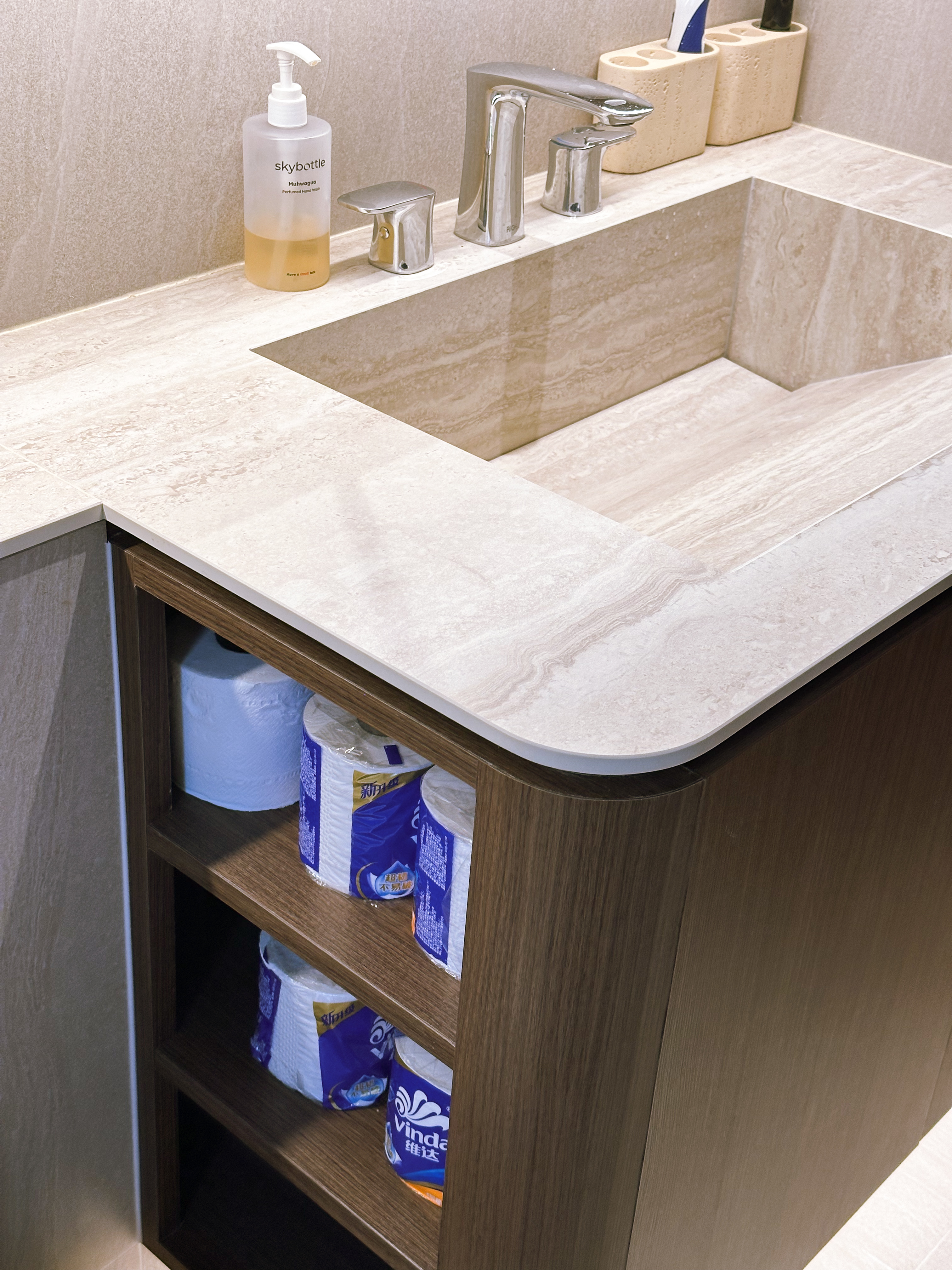 8 Ways to Elevate Your Bathroom Experience 🫧