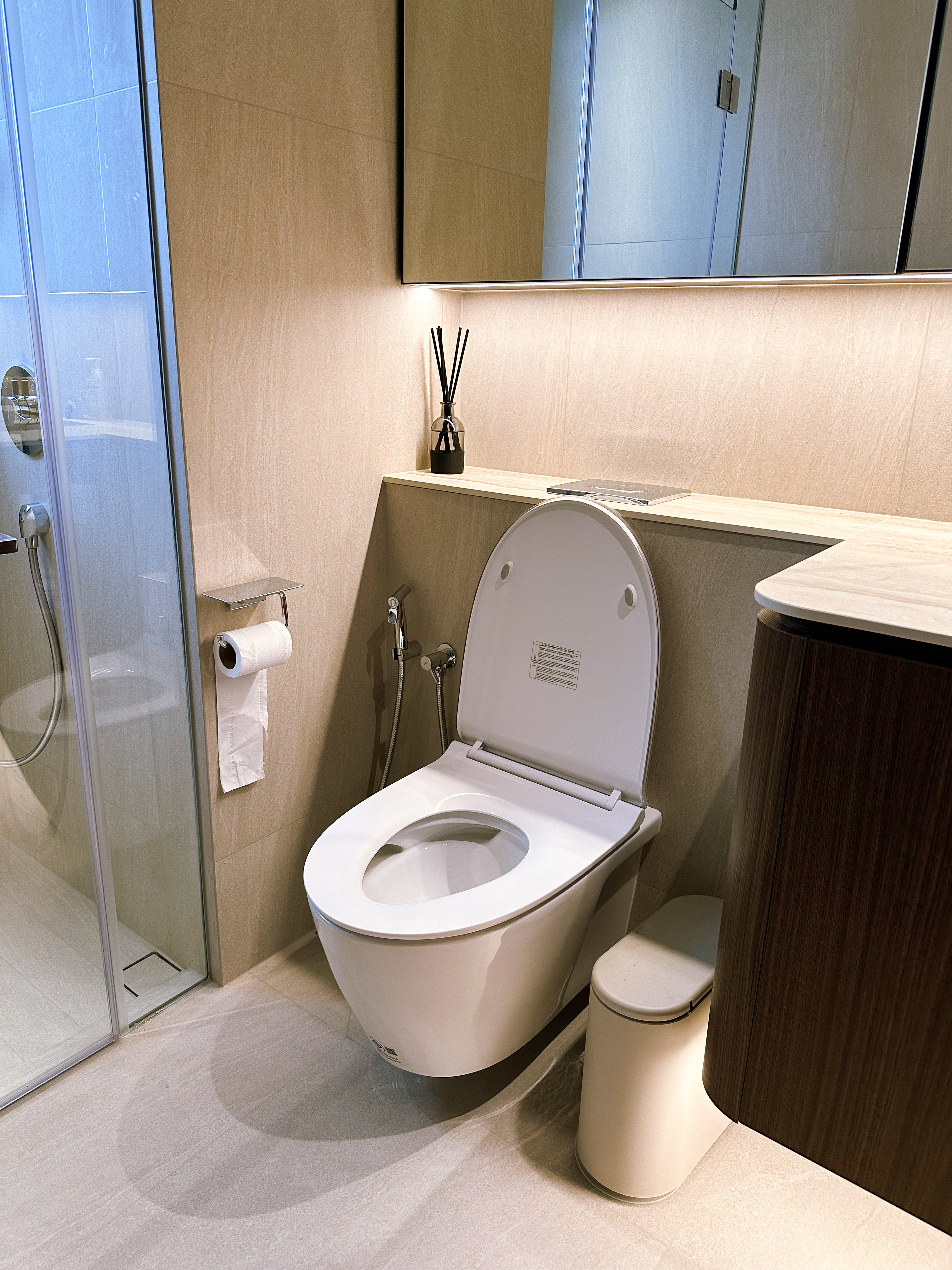 8 Ways to Elevate Your Bathroom Experience 🫧