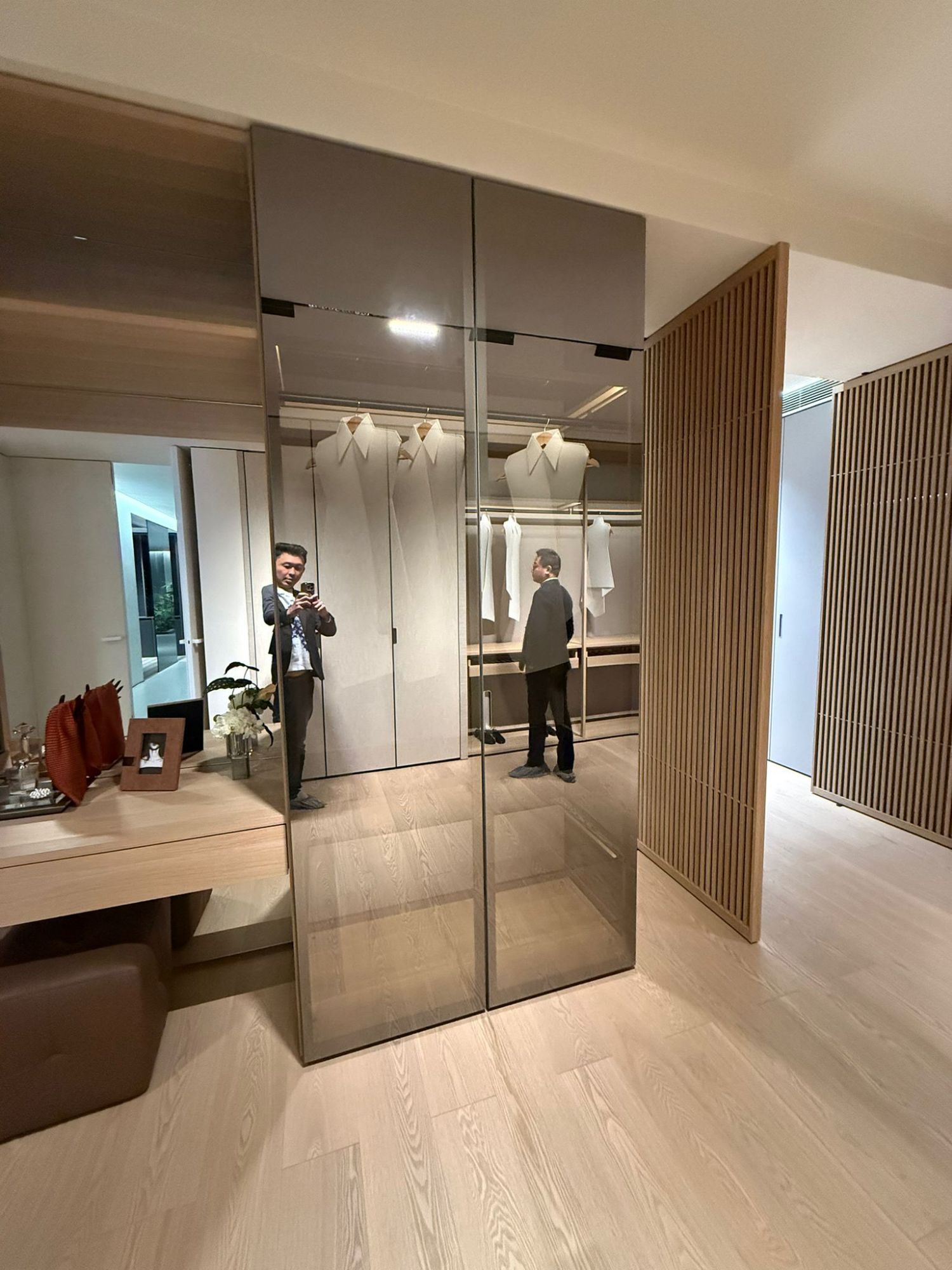 Luxurious-custom-wardrobes-&-cabinets