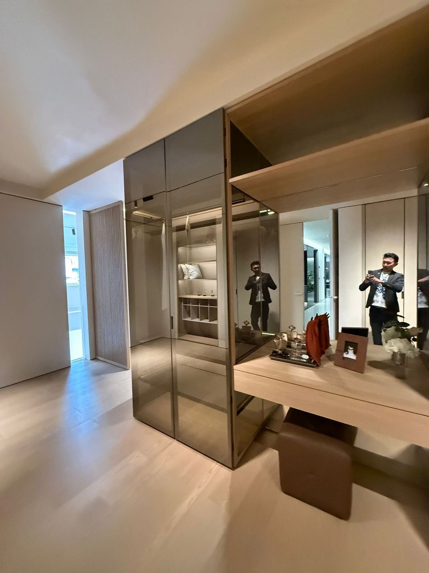 Luxurious custom wardrobes & cabinets