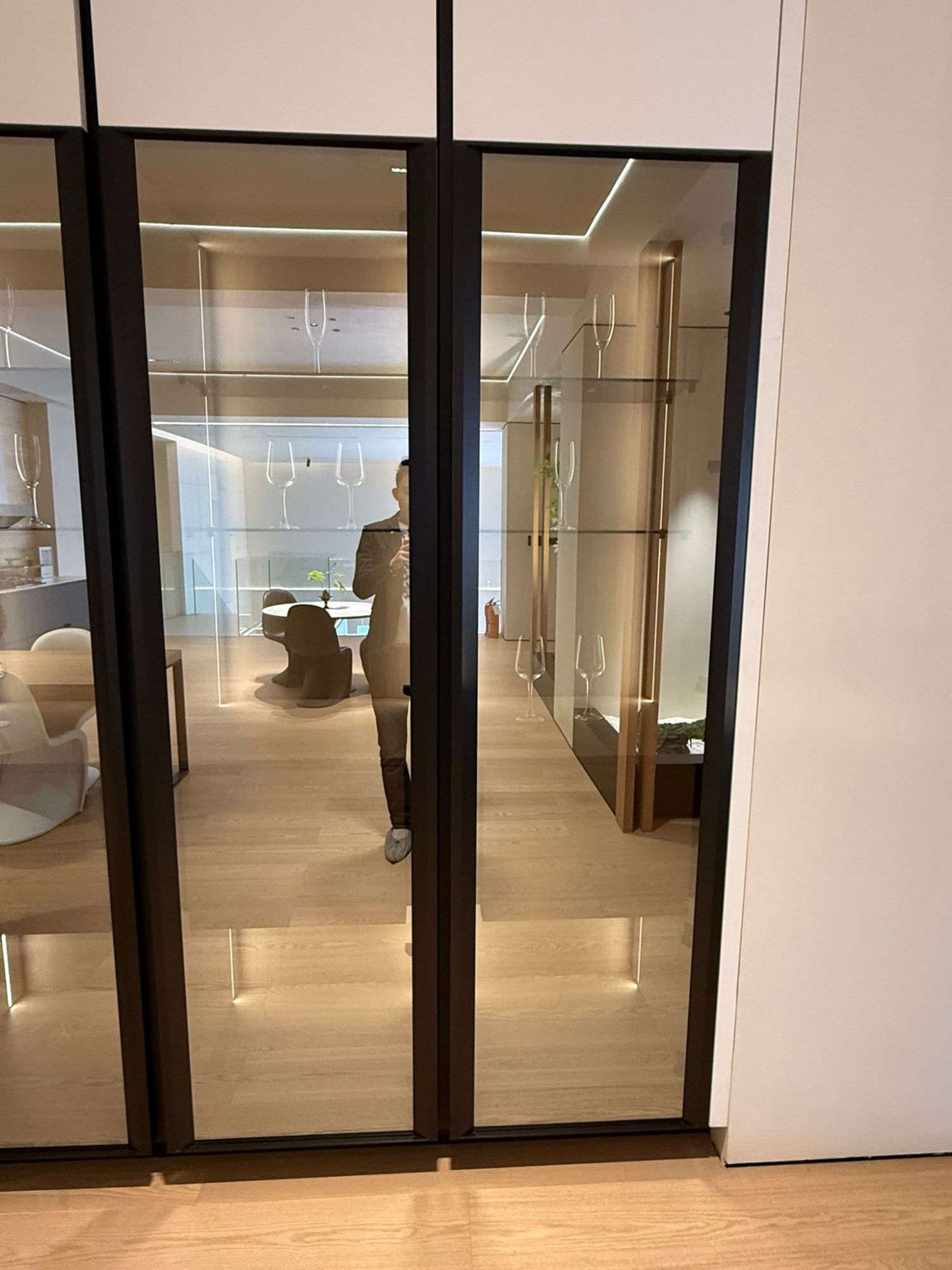 Luxurious custom wardrobes & cabinets