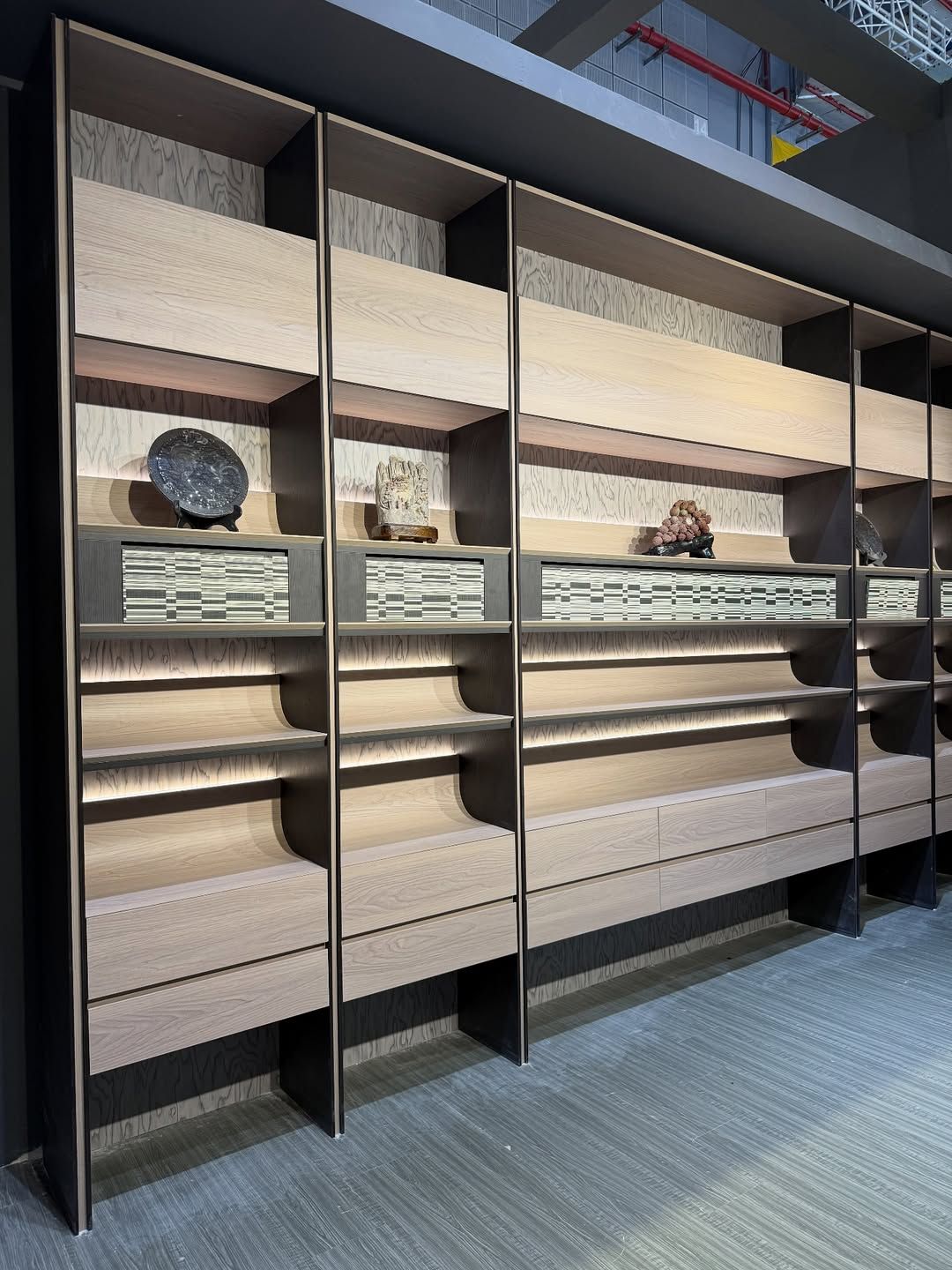 Luxe display cabinet design
