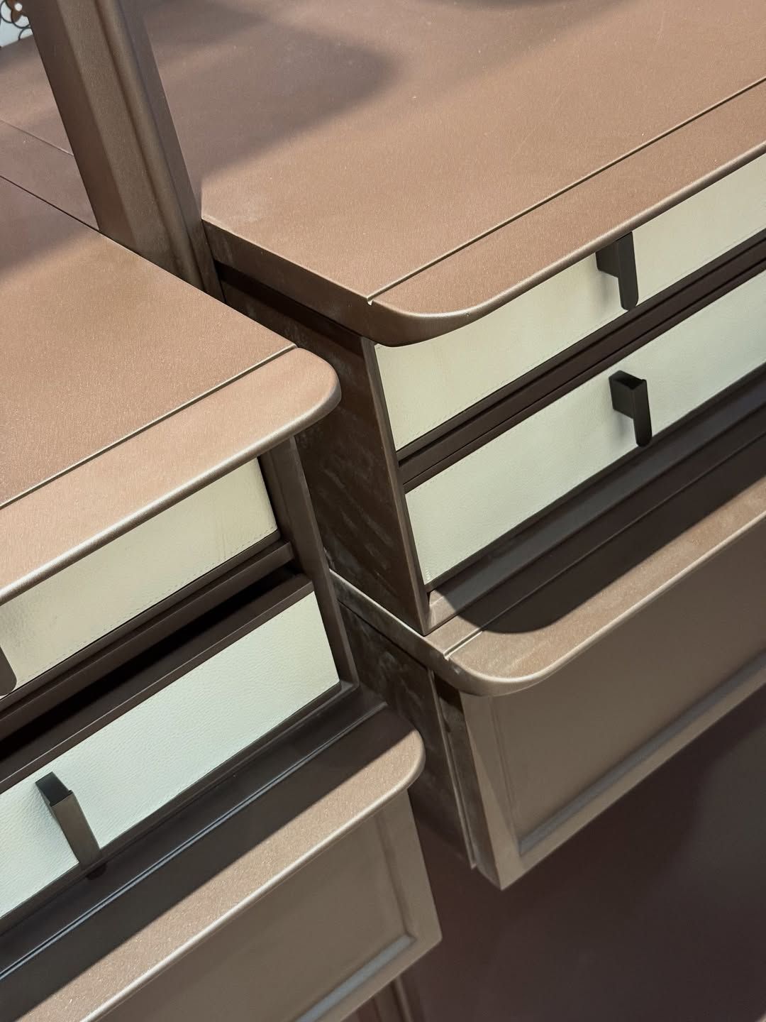 Luxe display cabinet design