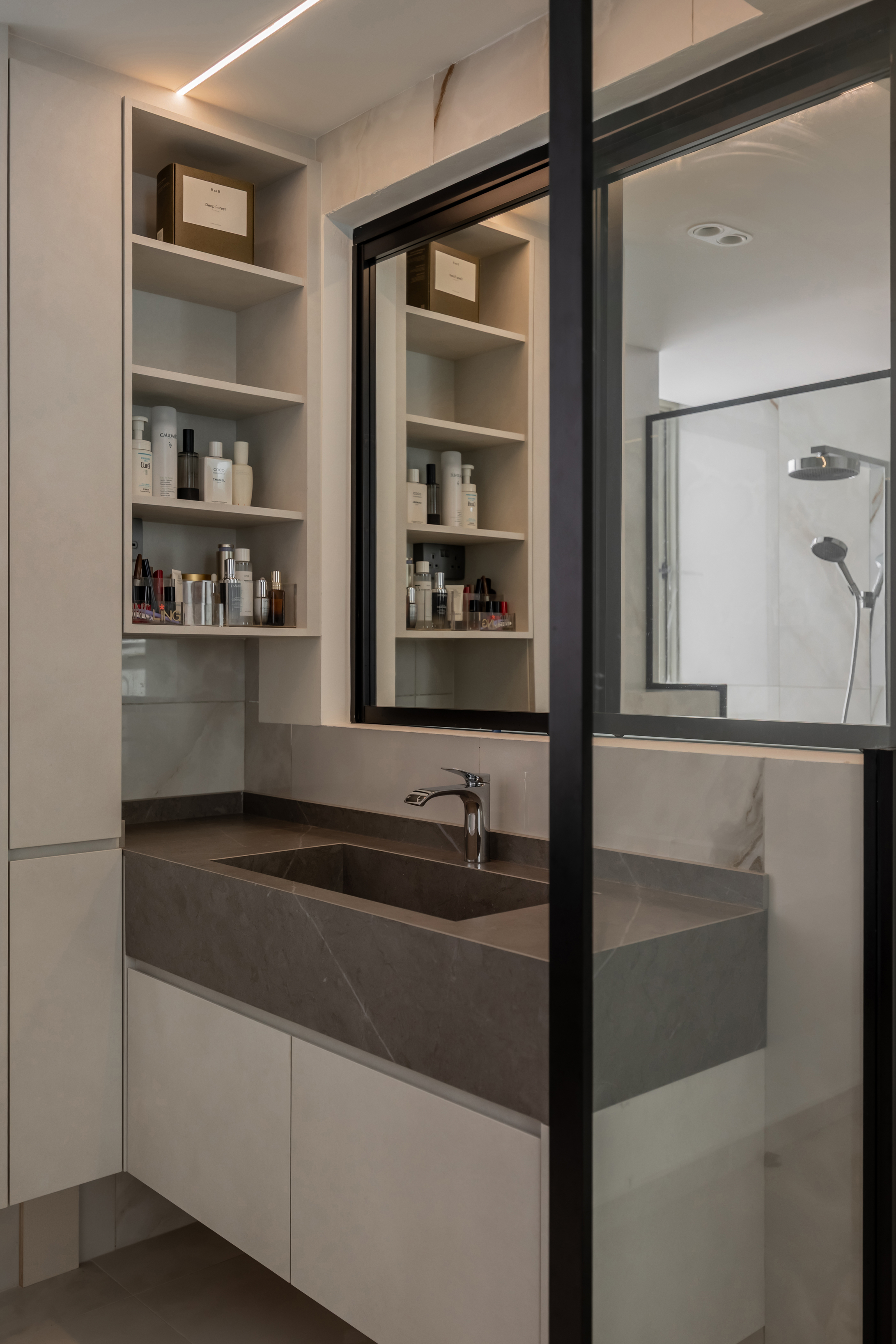 Vertical Elegance @ The Calrose