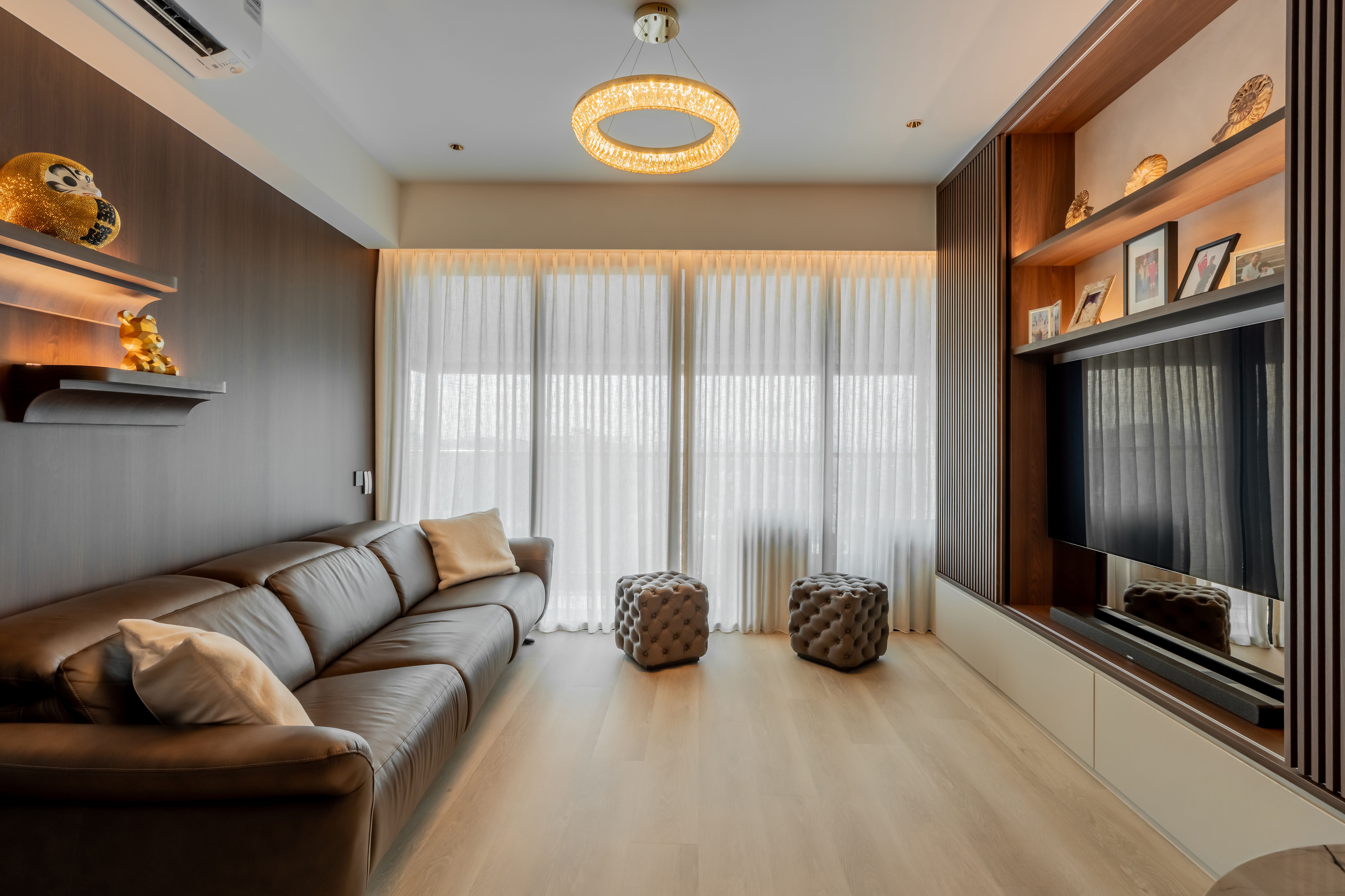 ✨ Where Curves Speak Softly In the heart of One Pearl Bank