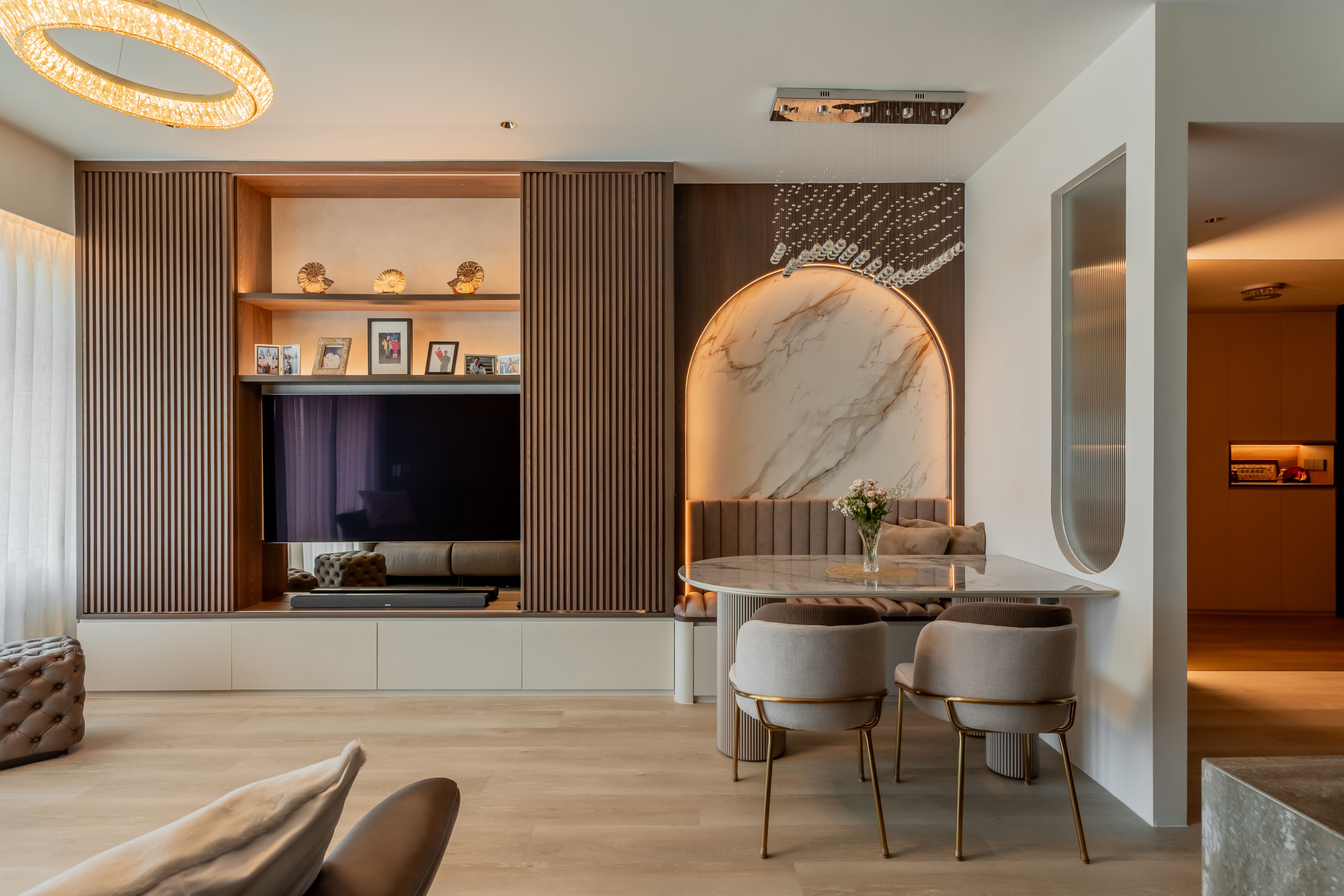 ✨-Where-Curves-Speak-Softly-In-the-heart-of-One-Pearl-Bank