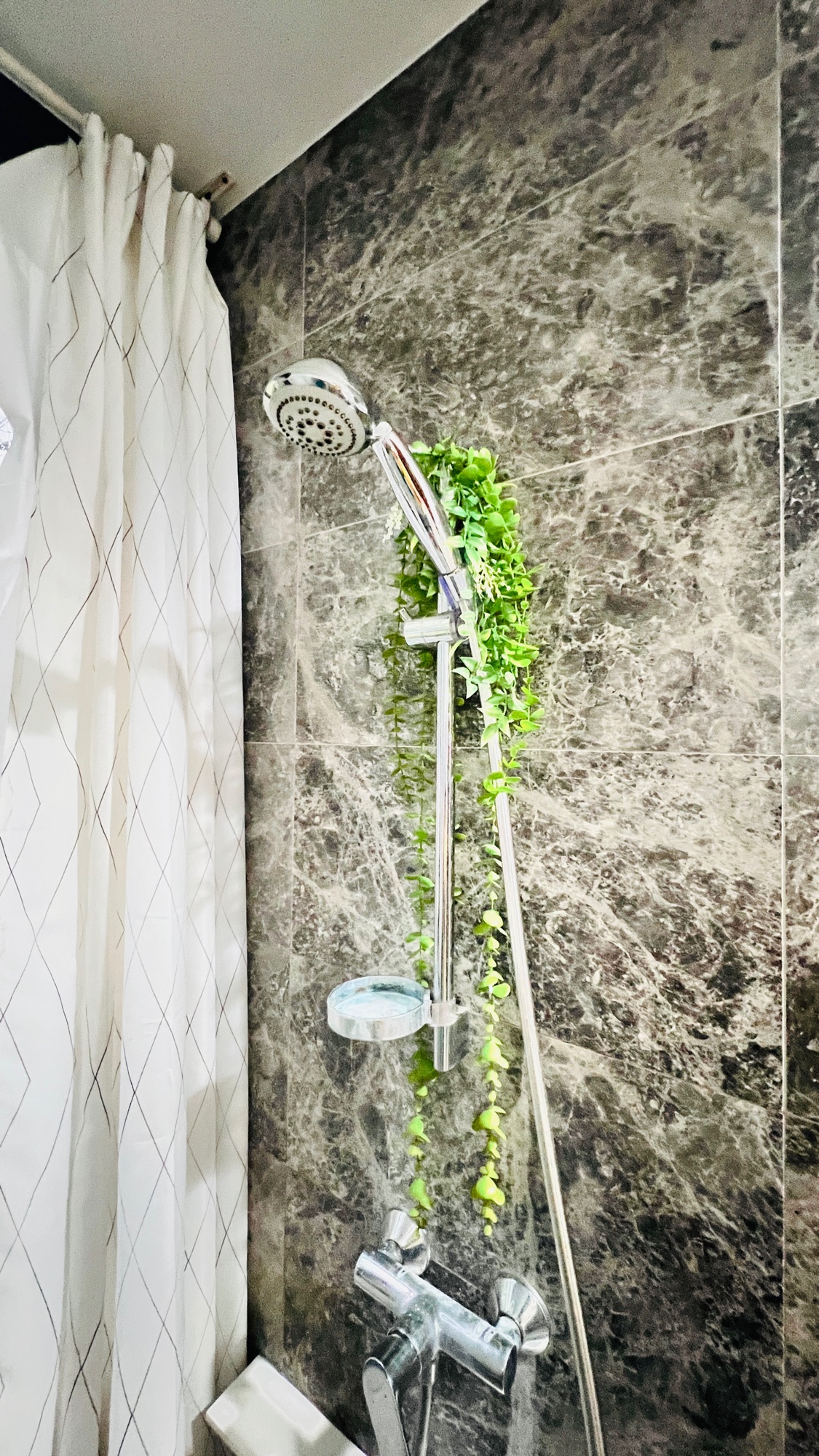 Floral Bathroom Design ☘️