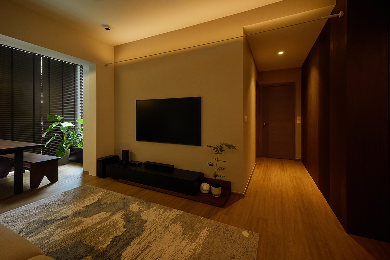 A-warm-contemporary-home-with-a-moody-edge.