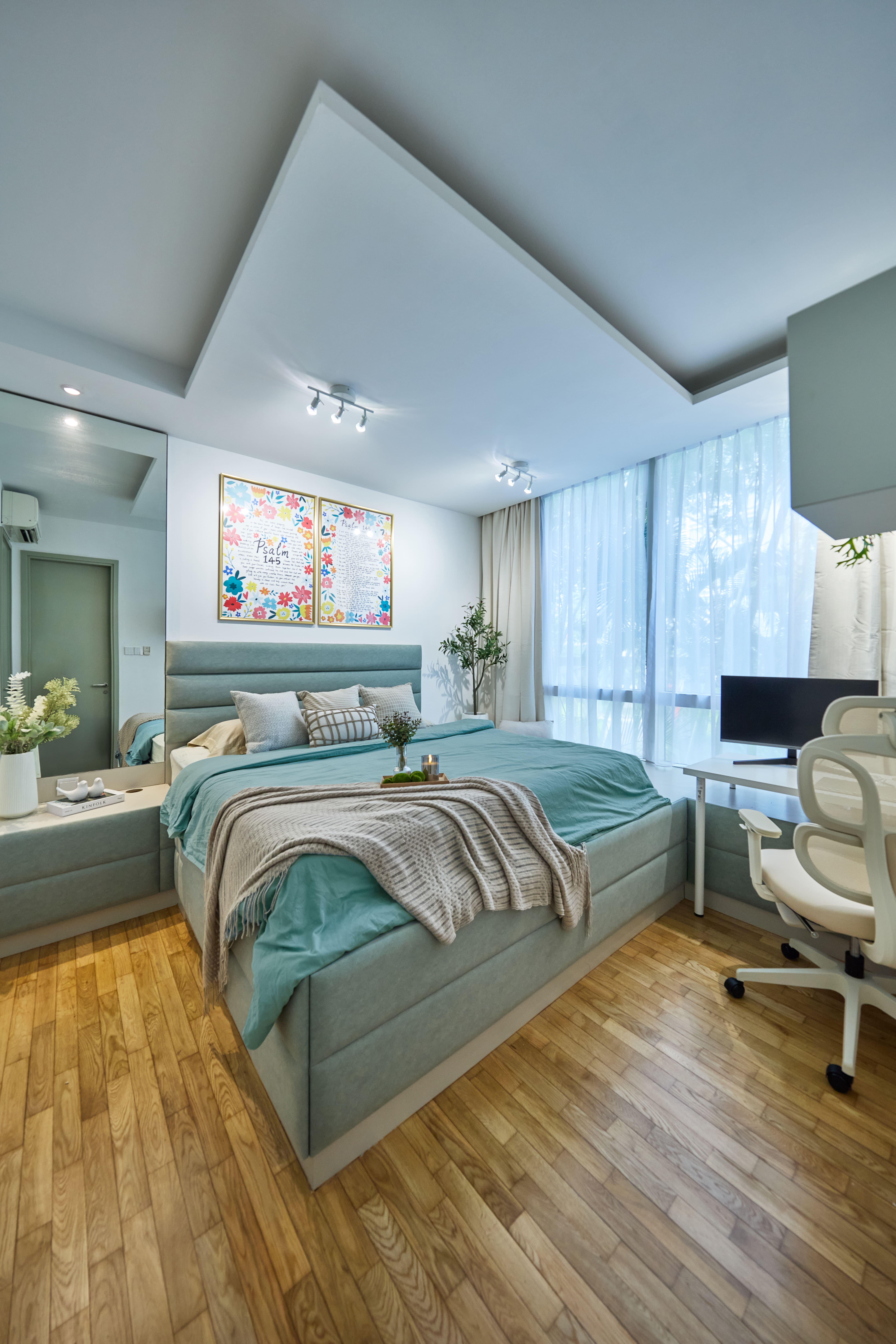 Coastal Living @ The Seaview condominium in District 15