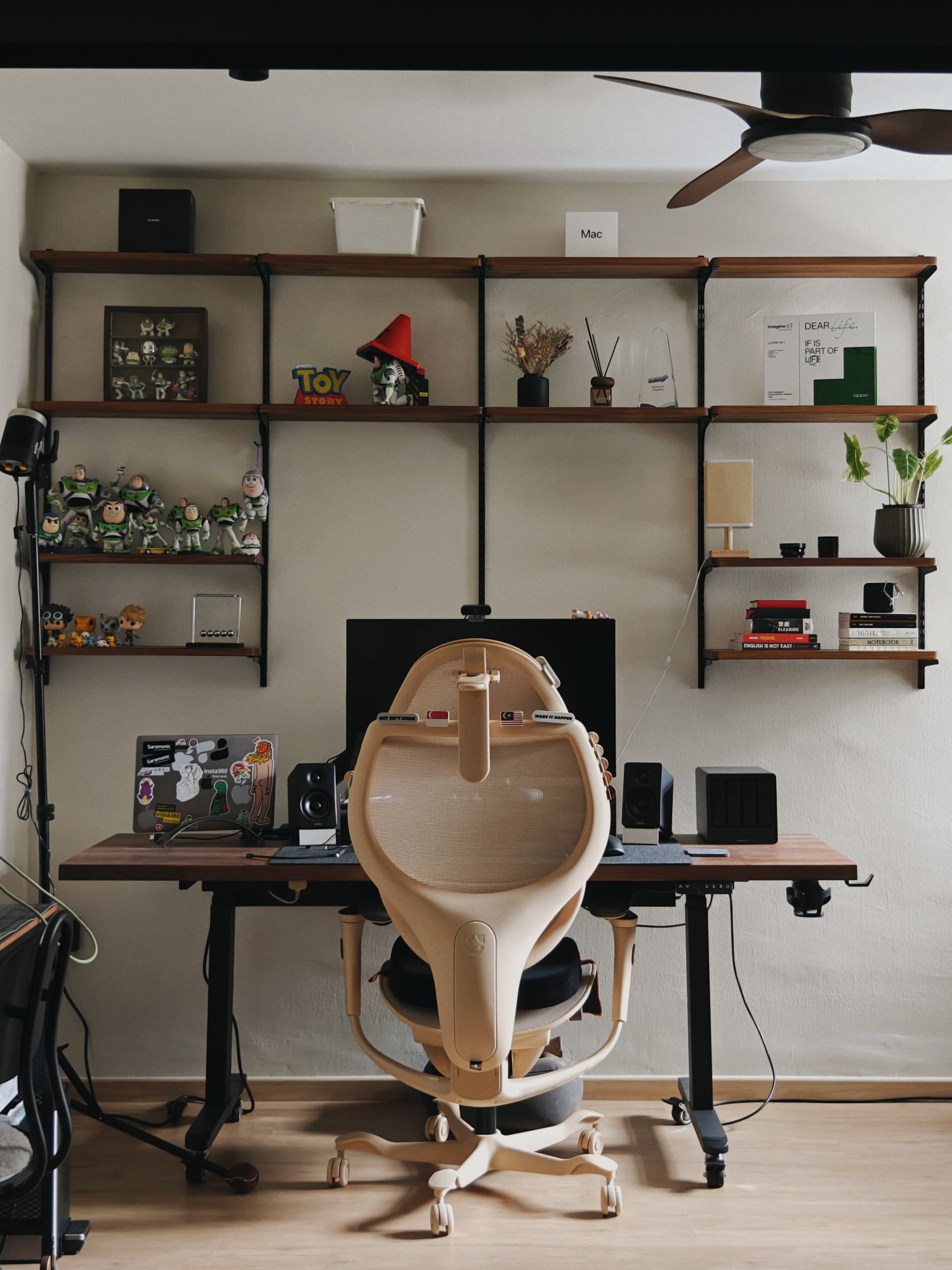 A-content-creator-workdesk