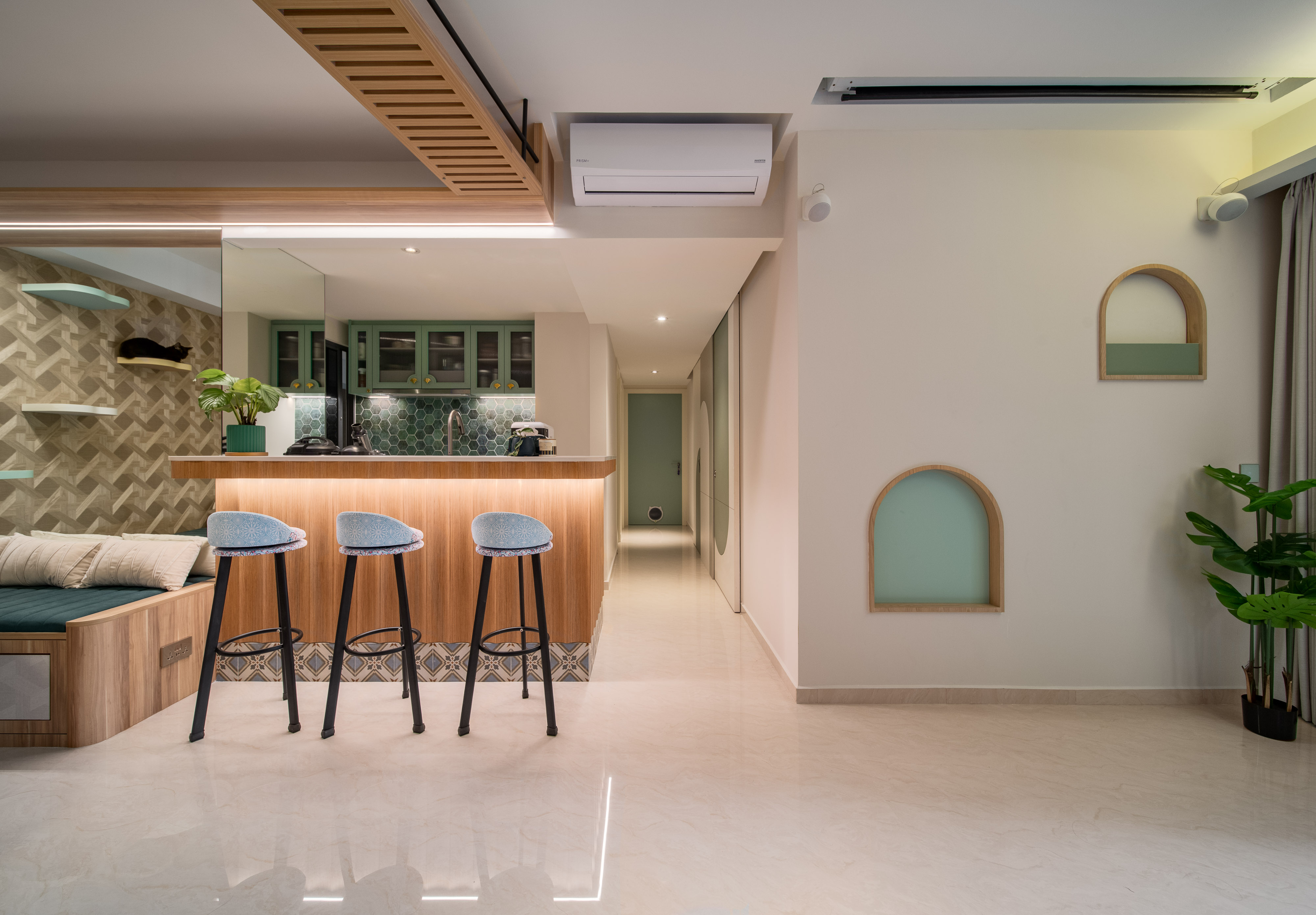 Cat-friendly-&-Coastal-Eclectic-:-An-immersive-experience-