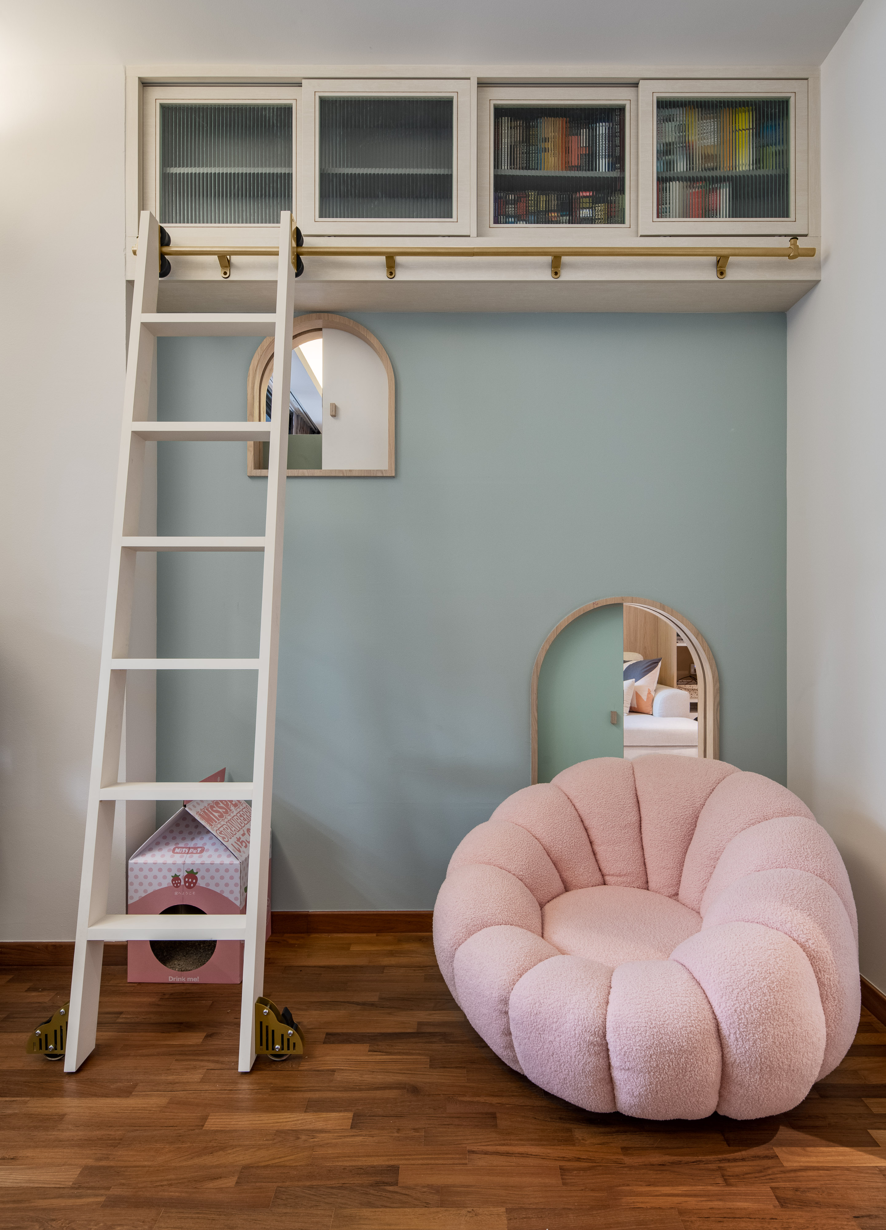 Cat-friendly & Coastal Eclectic : An immersive experience