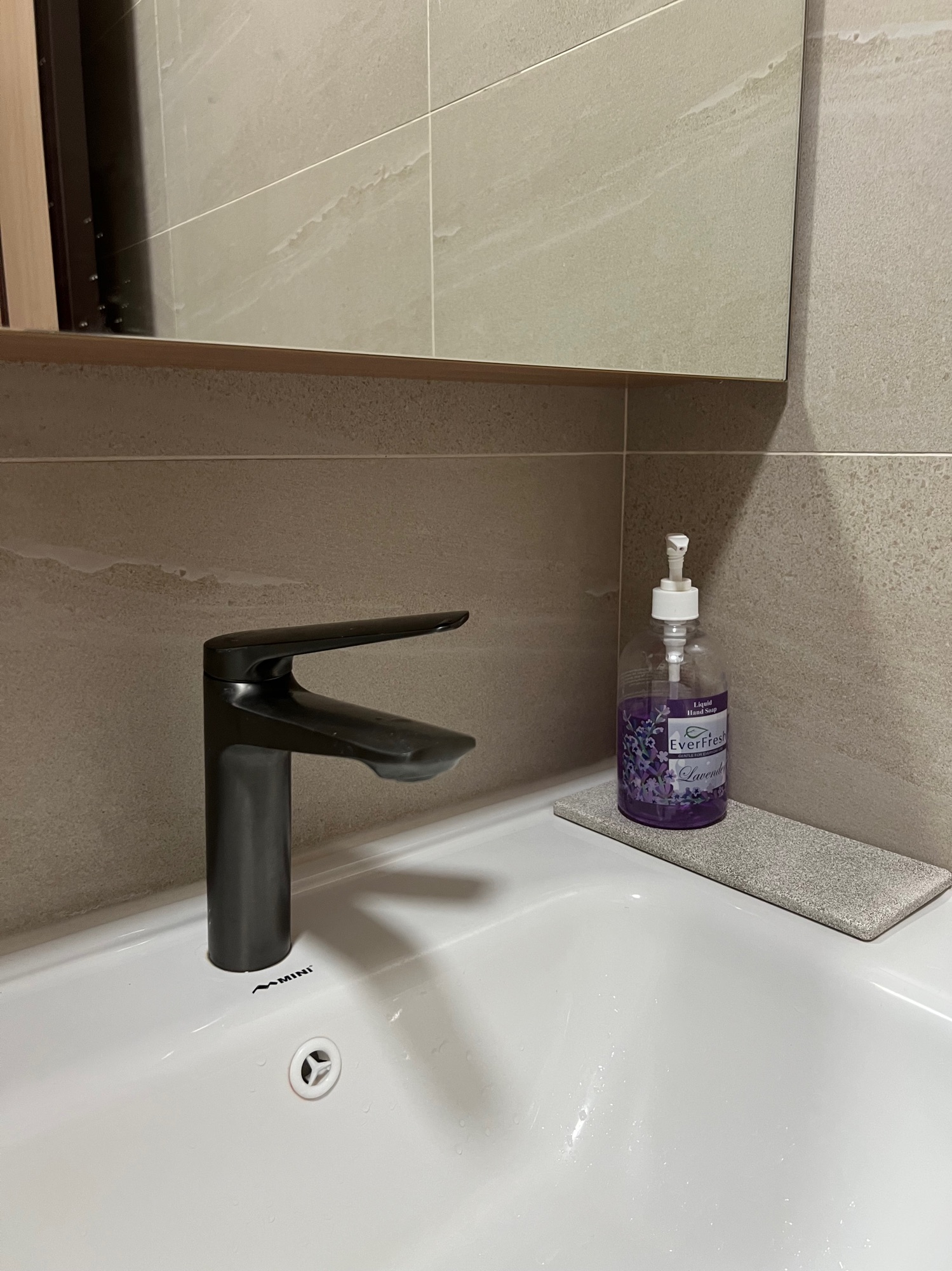 keeping our kitchen sink area dry and mould free!