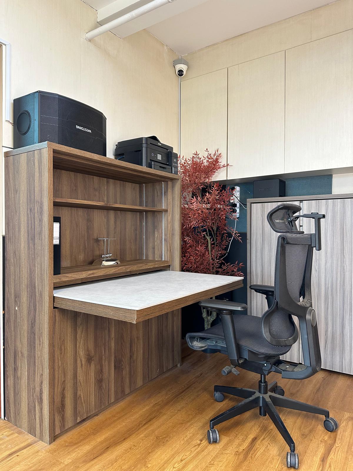 Space-Saving-Murphy-Table-with-Built-In-Workstation