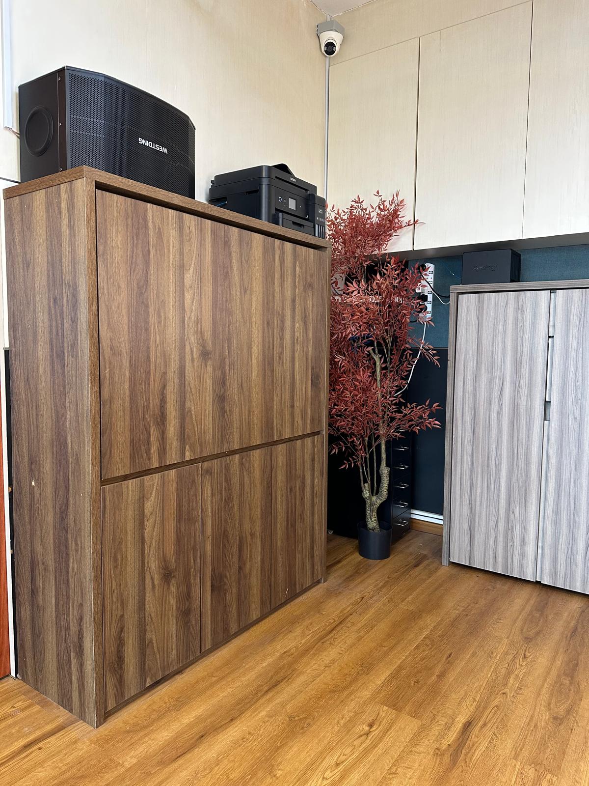 Space-Saving Murphy Table with Built-In Workstation