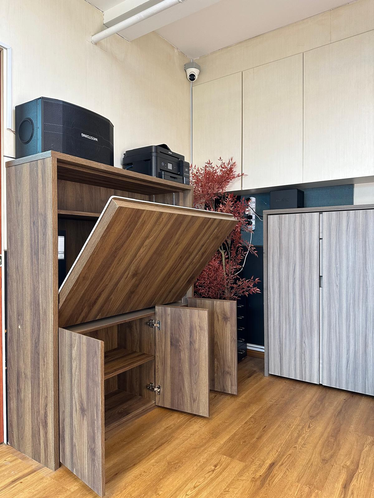 Space-Saving Murphy Table with Built-In Workstation