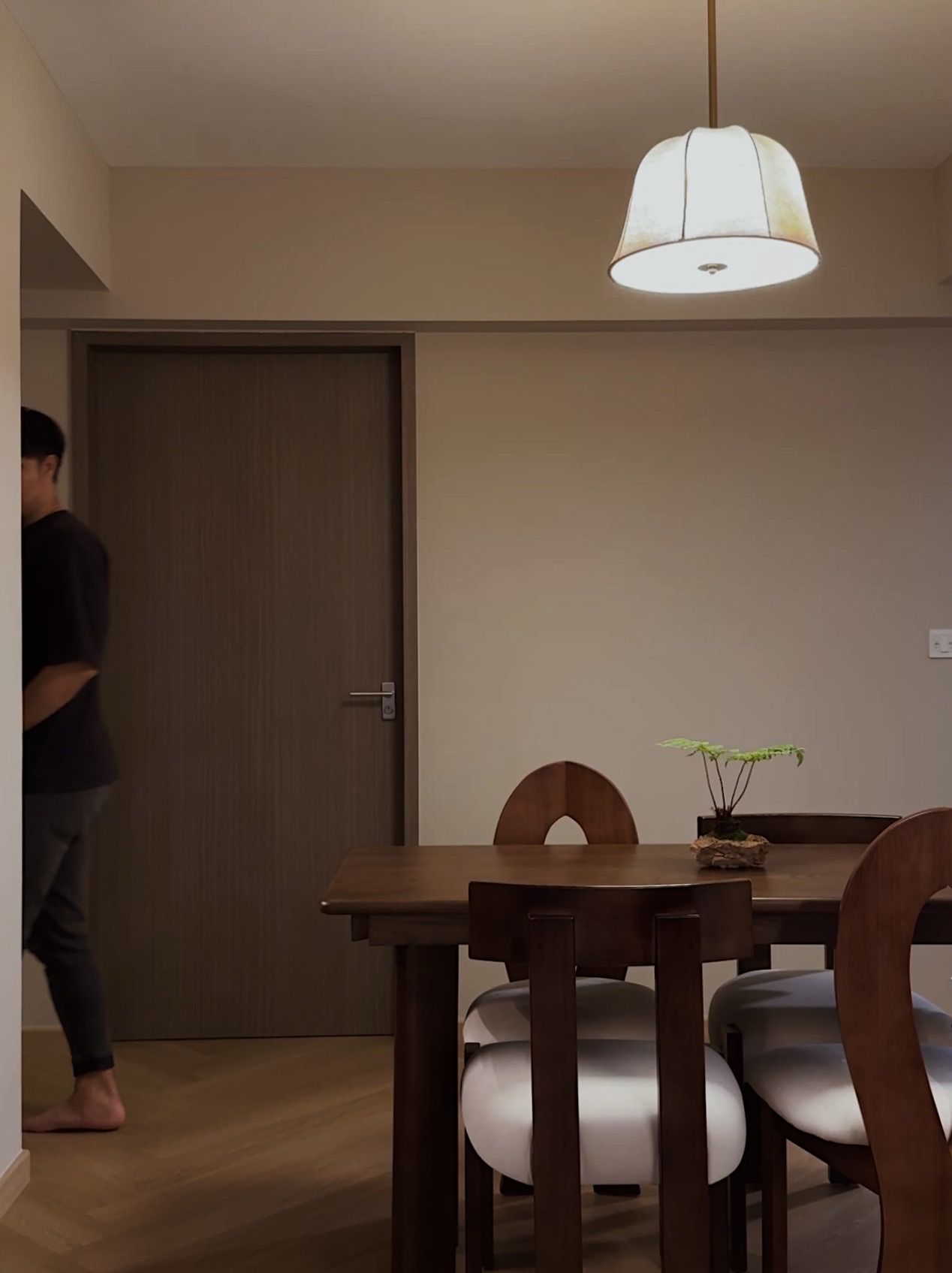 Moody Mid-Century: A Cozy, Deep-Hued Haven for our couple 🍂🤎🌰