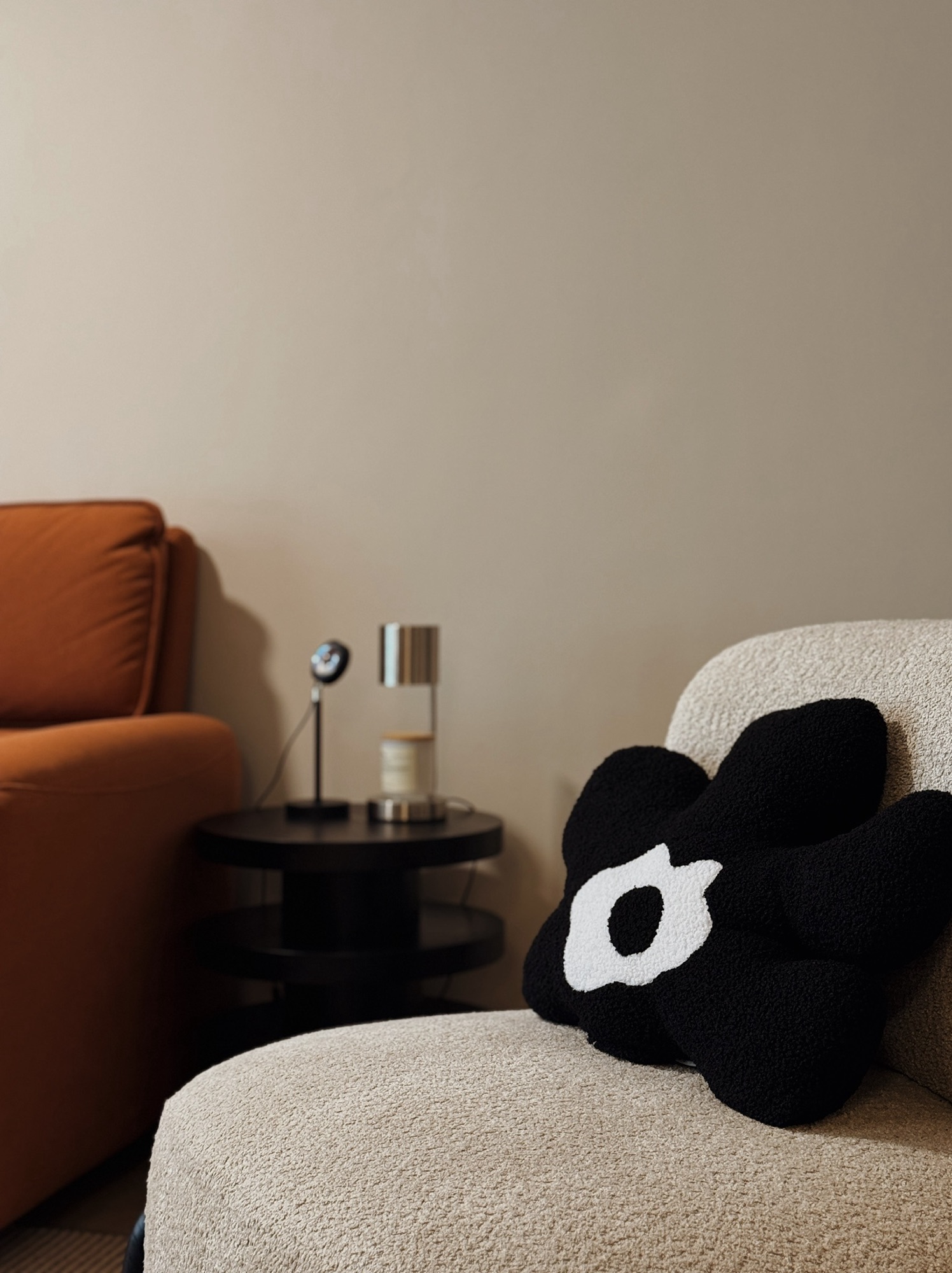 Moody Mid-Century: A Cozy, Deep-Hued Haven for our couple 🍂🤎🌰