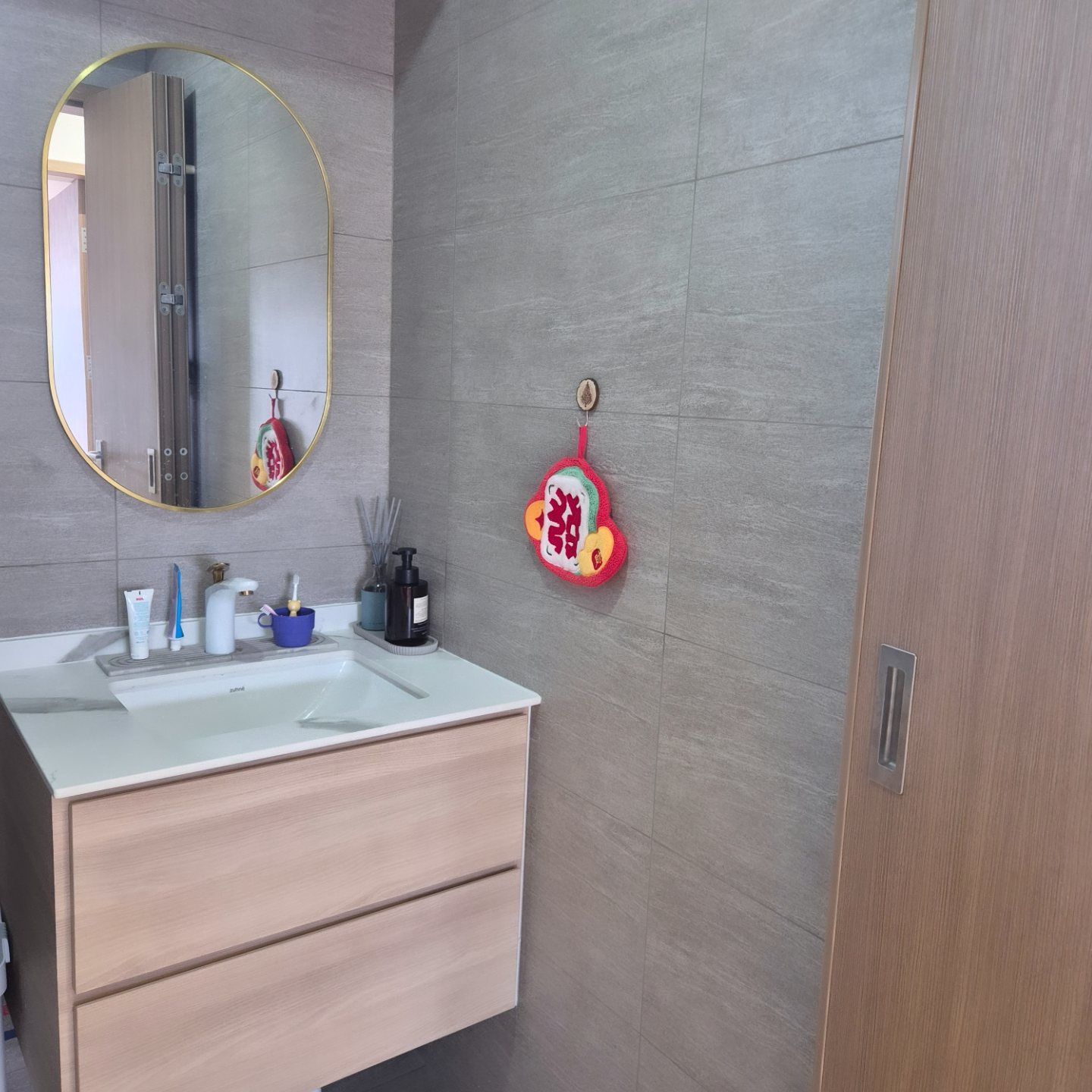 Bathroom-spacious-design.