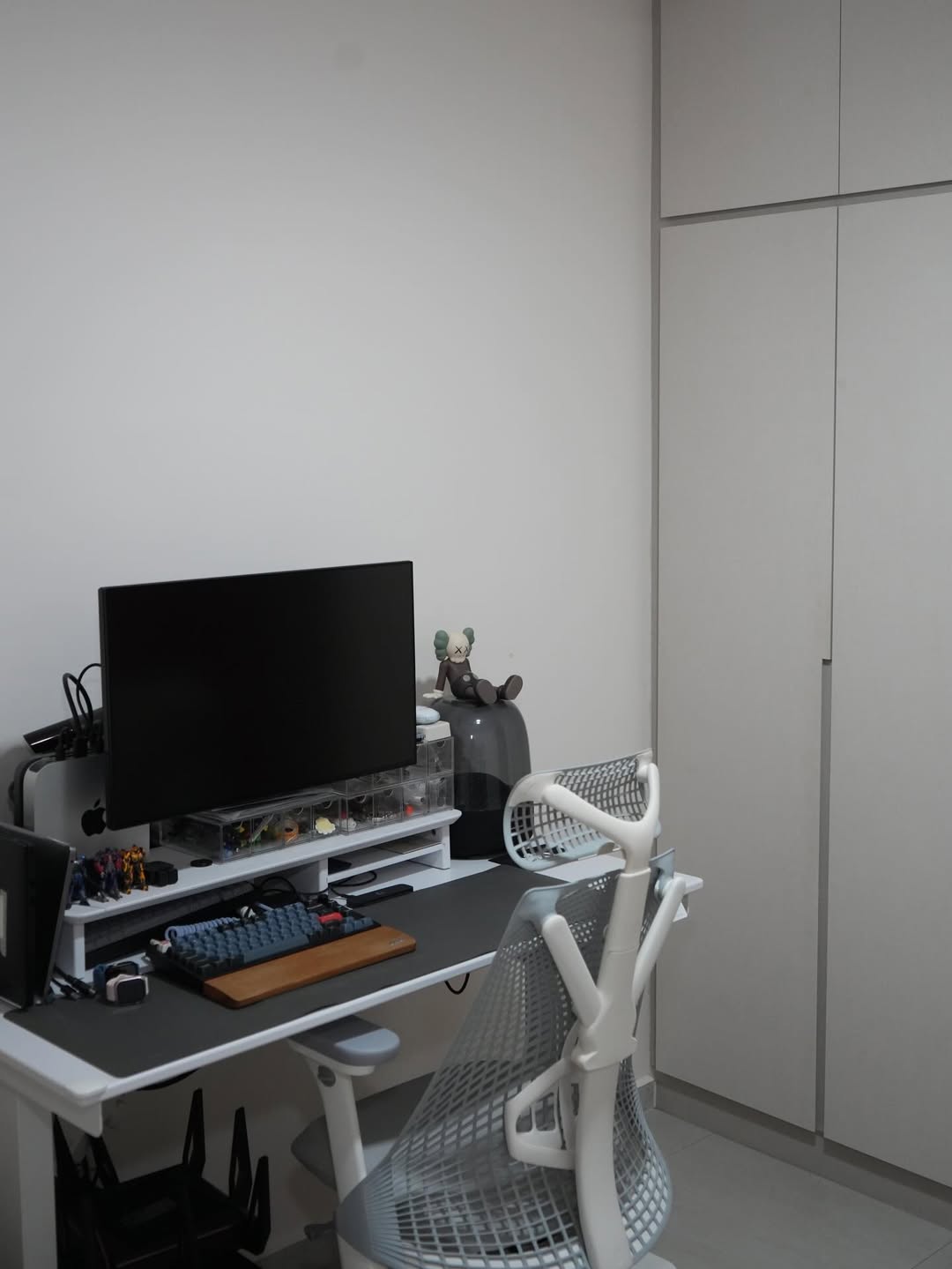 🛏️ Guest Room + Workspace 💻