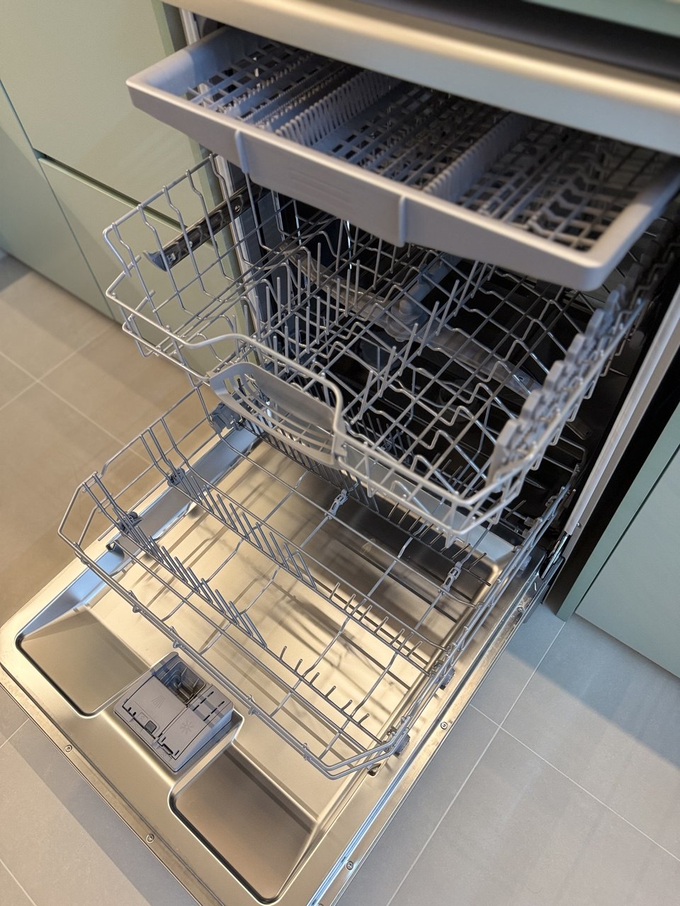 Our-#2-Lifesaving-Home-Upgrade:-Full-Sized-Dishwasher-🍽️