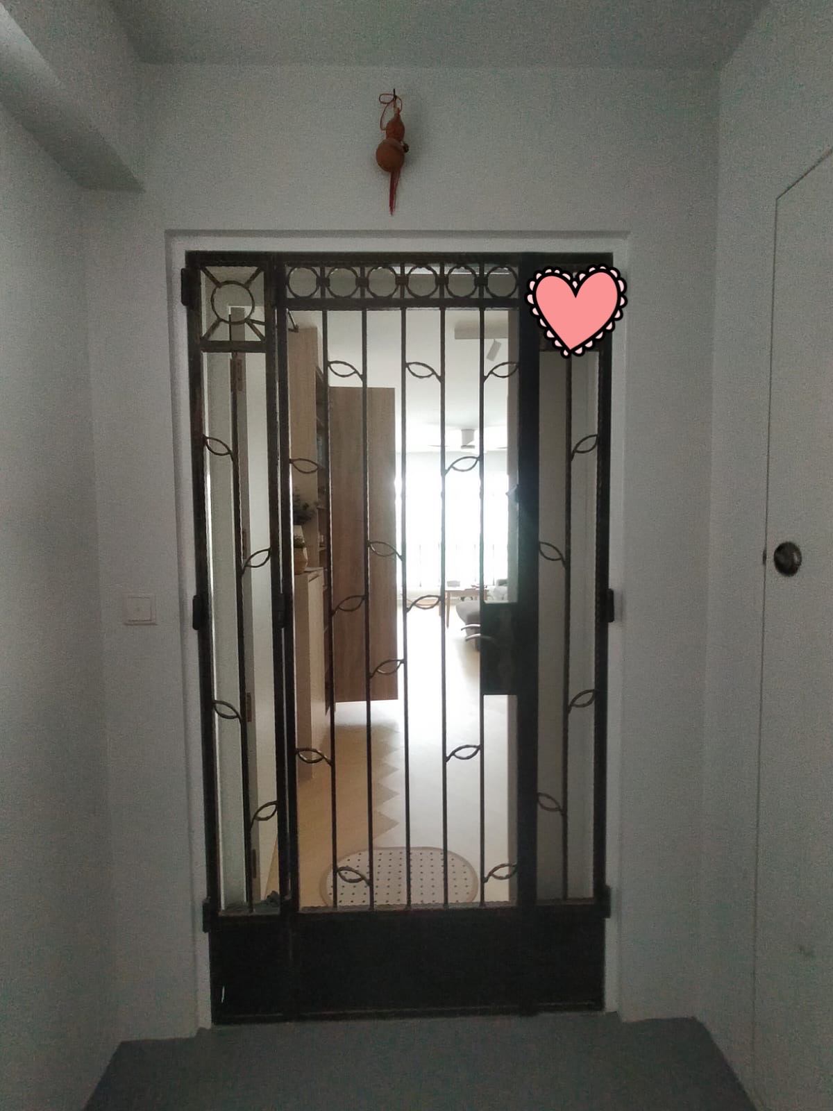 Entrance makeover that complete the house theme!