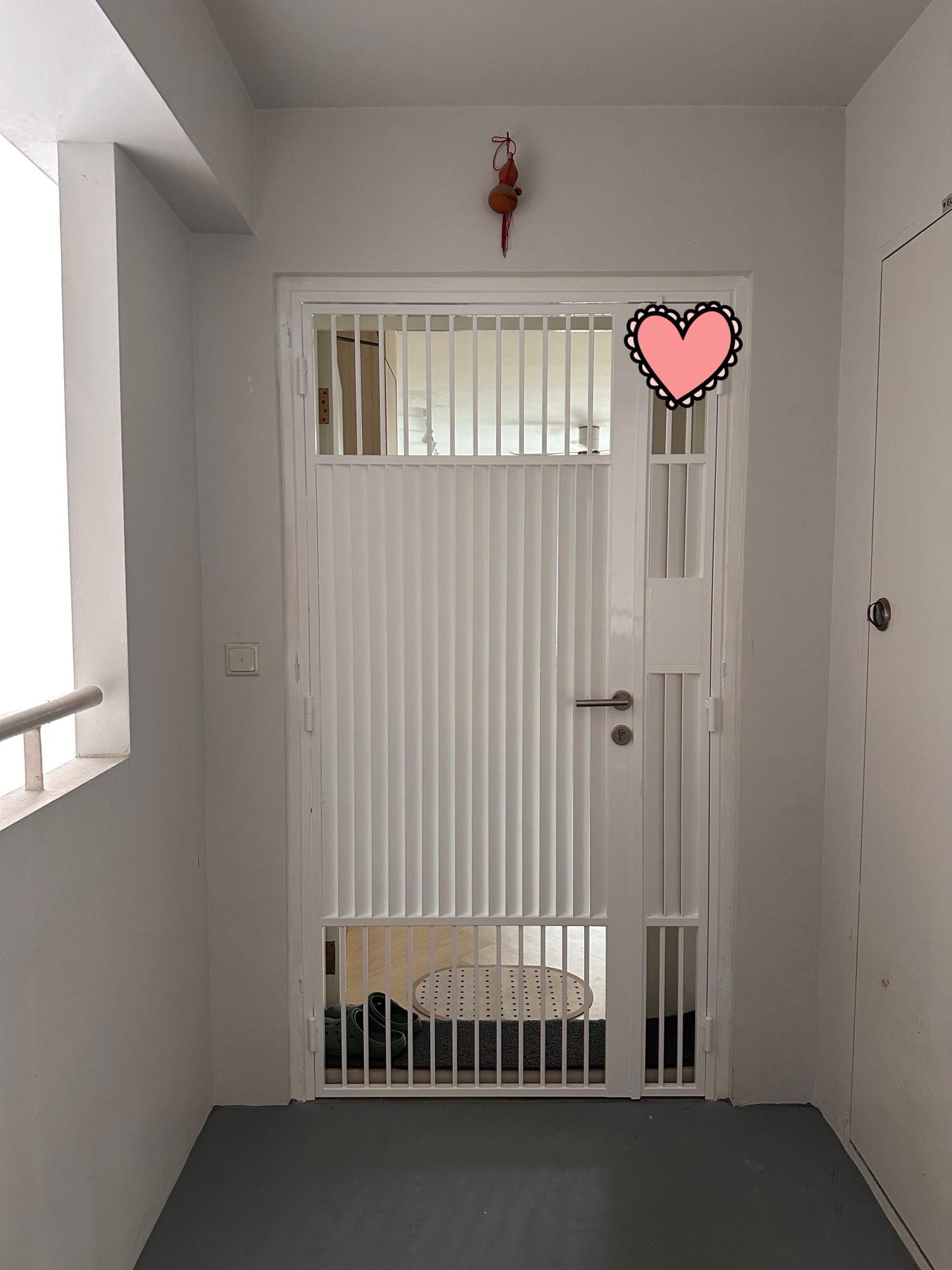 Entrance makeover that complete the house theme!