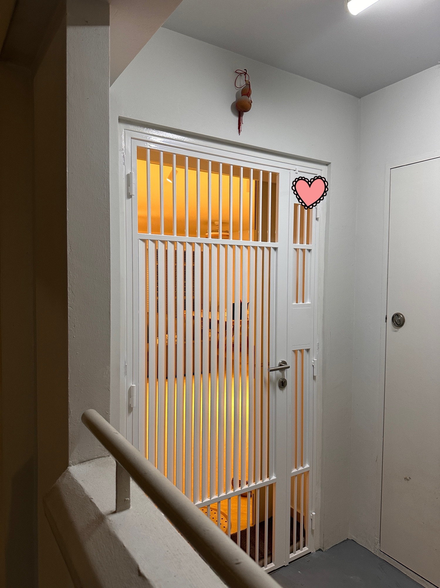 Entrance makeover that complete the house theme!