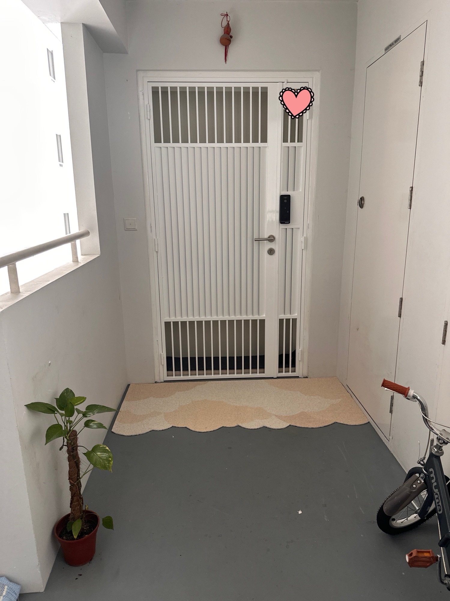 Entrance makeover that complete the house theme!