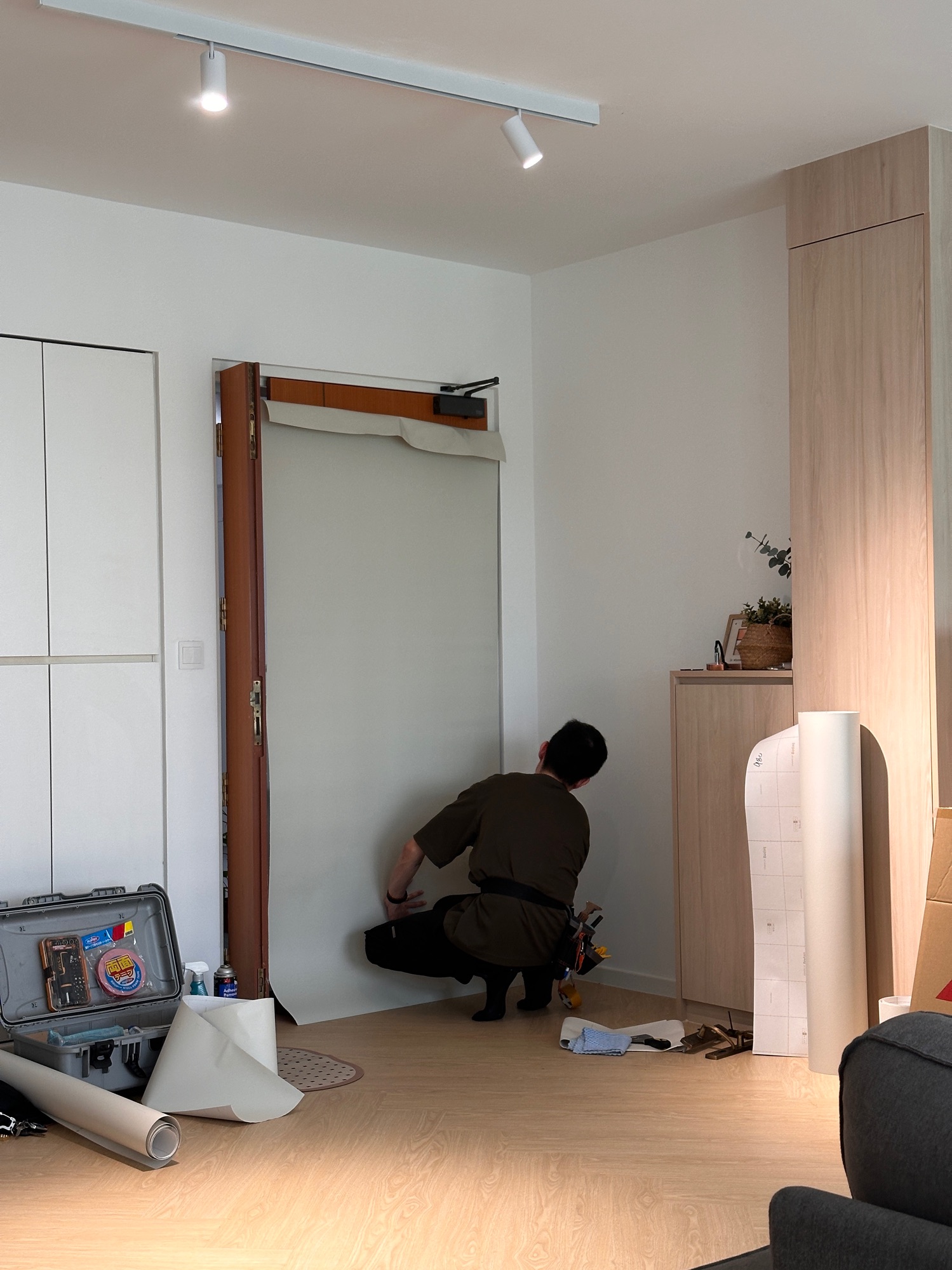 Entrance makeover that complete the house theme!