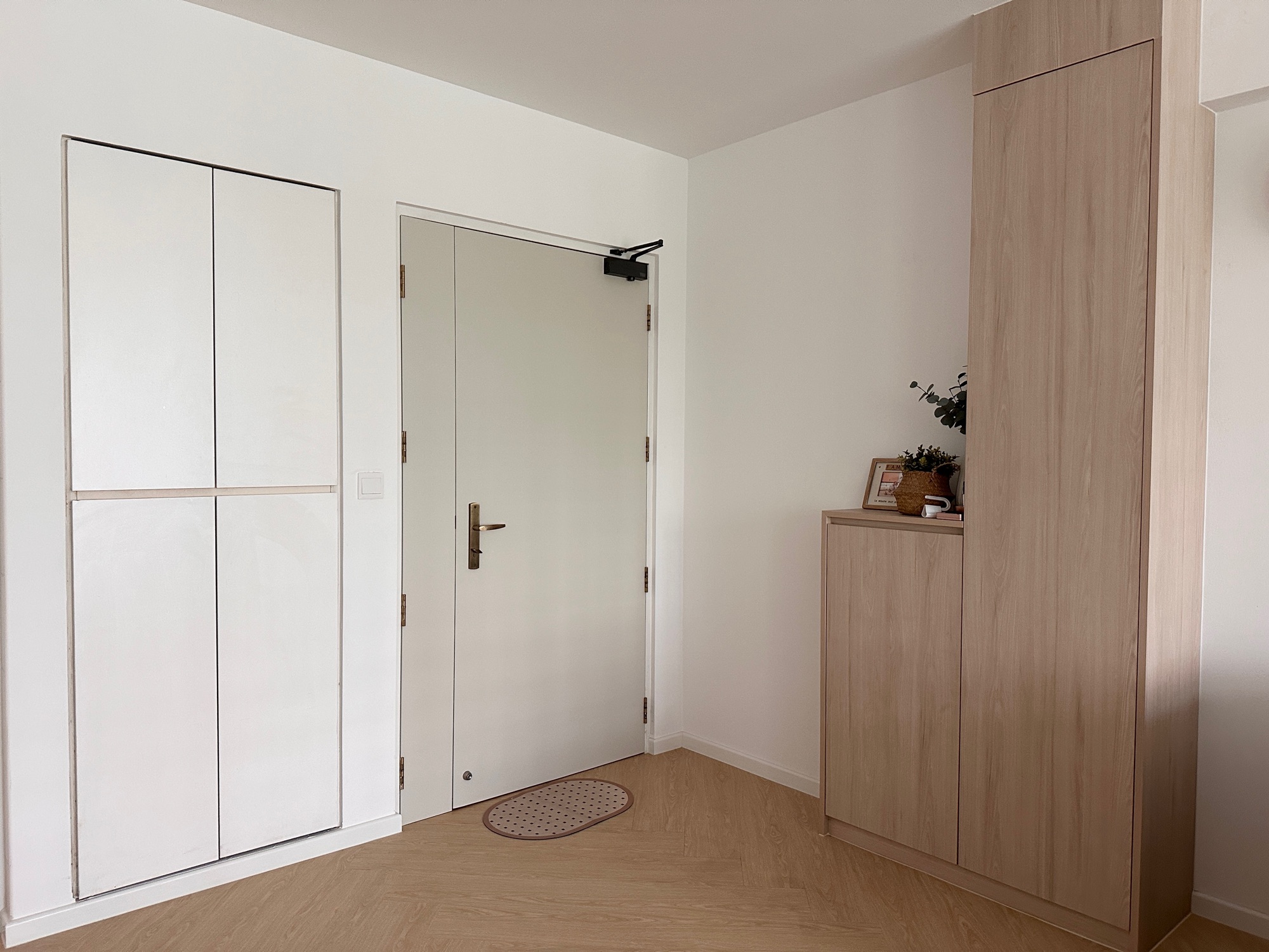 Entrance makeover that complete the house theme!