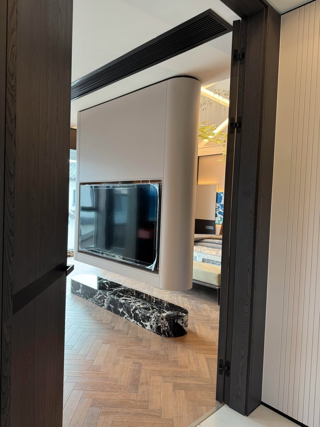 Luxurious TV wall design