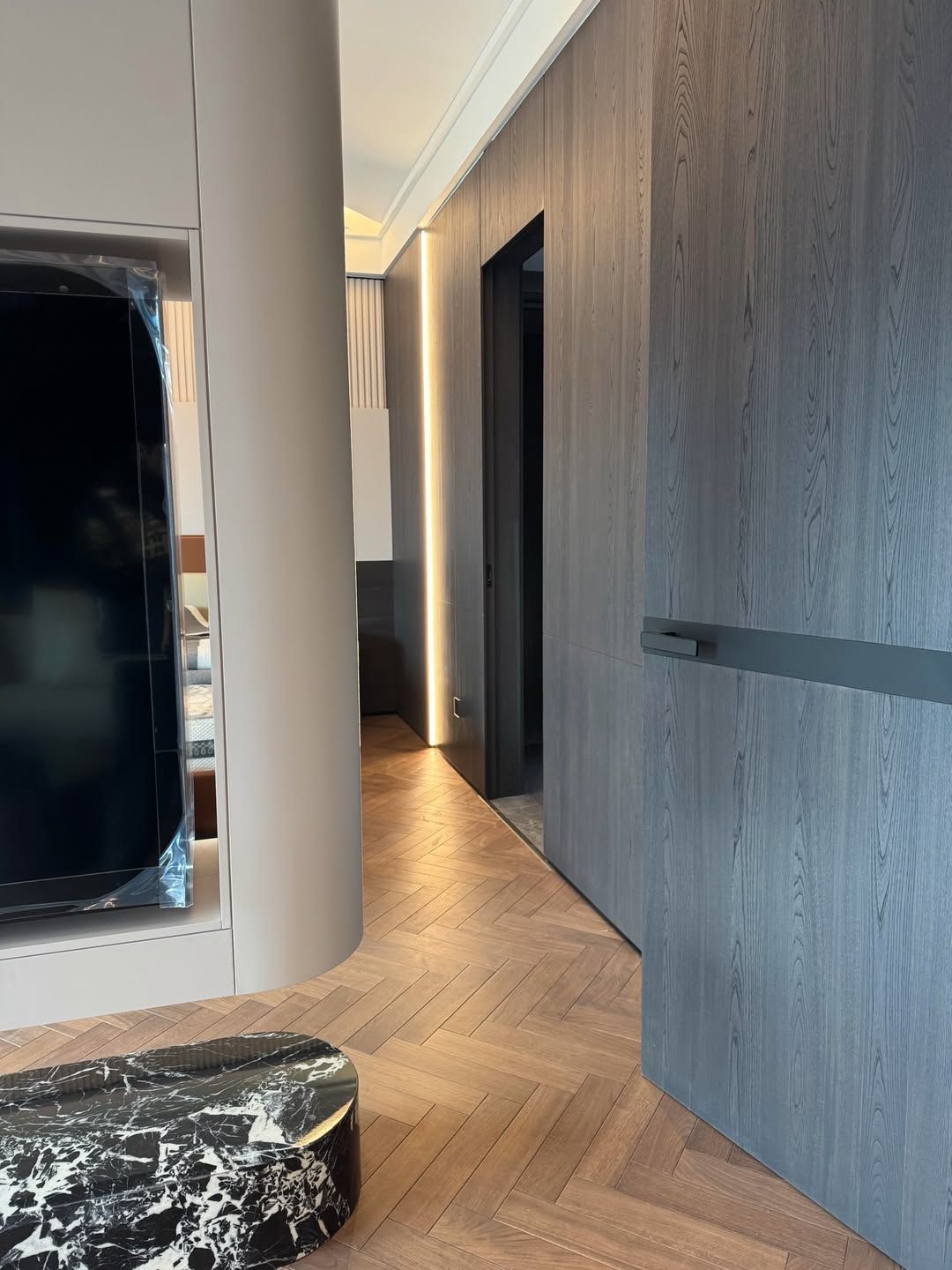 Luxurious TV wall design