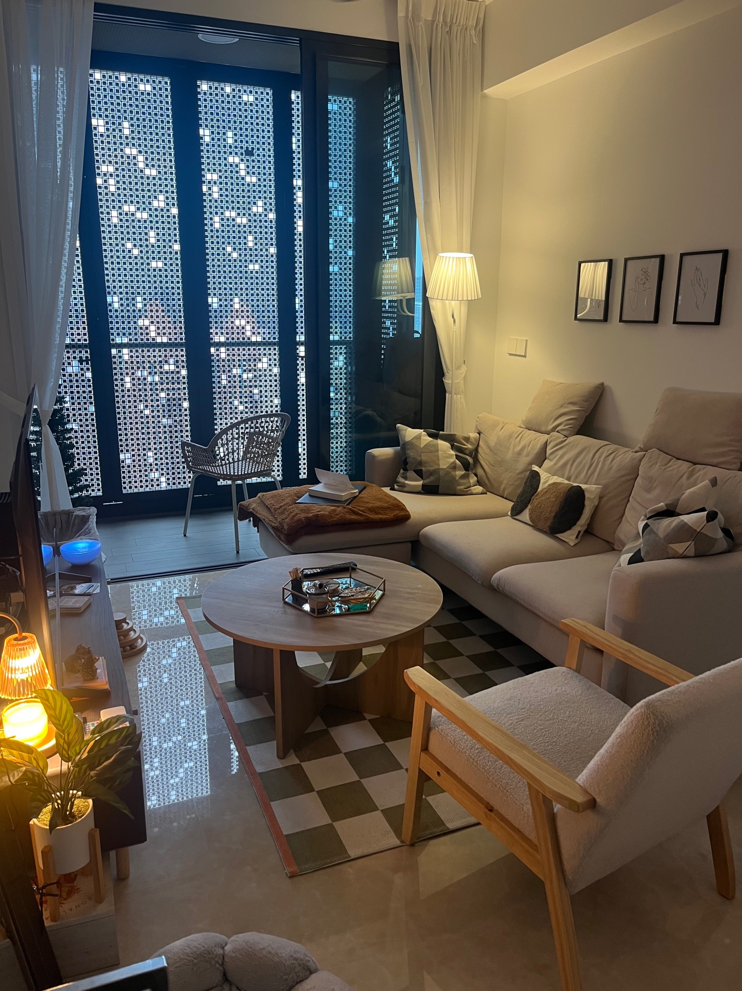 Make every corner visually interesting in your tiny apartment