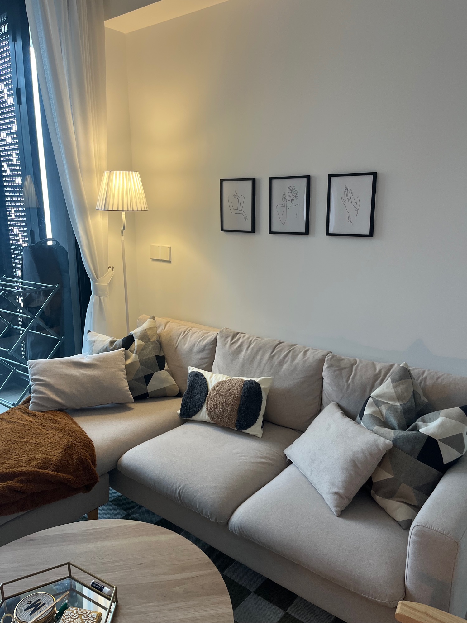 Make every corner visually interesting in your tiny apartment