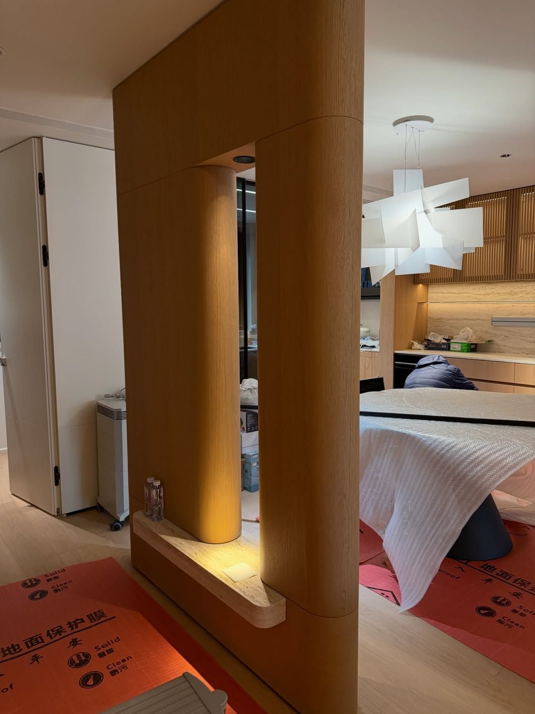 Curved bedroom wall design