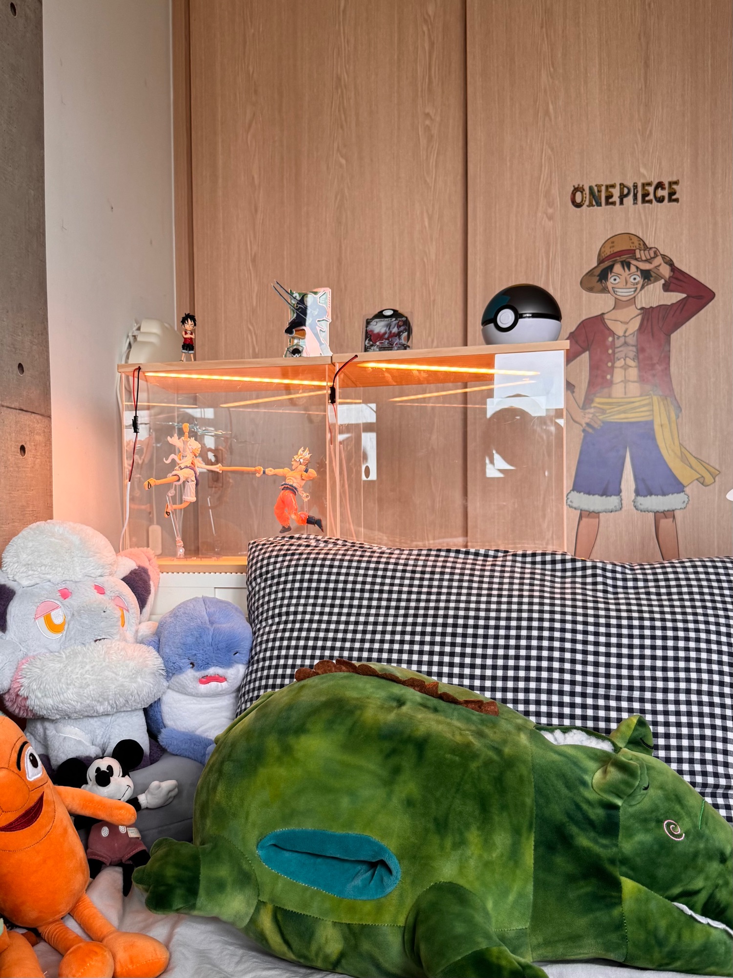 Trying to keep this room neat… still work in progress 😆