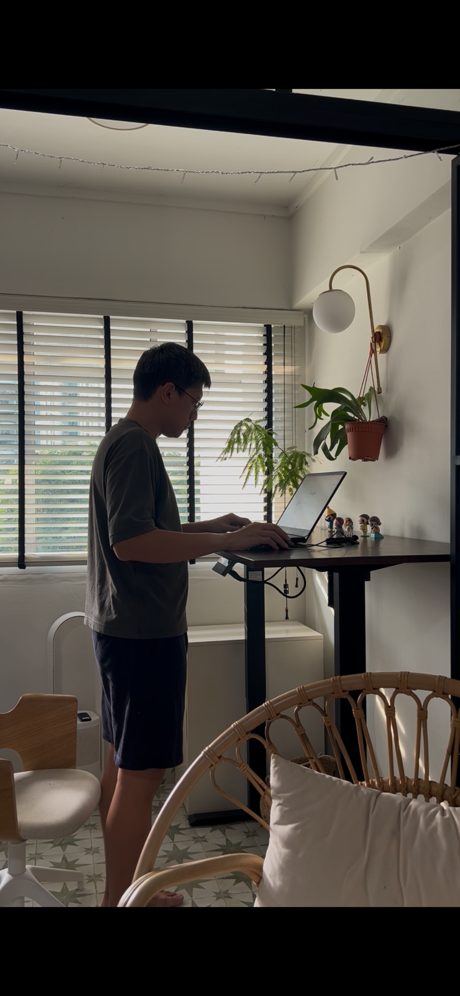 Study-room-upgrade:-the-solid-wood-adjustable-desk
