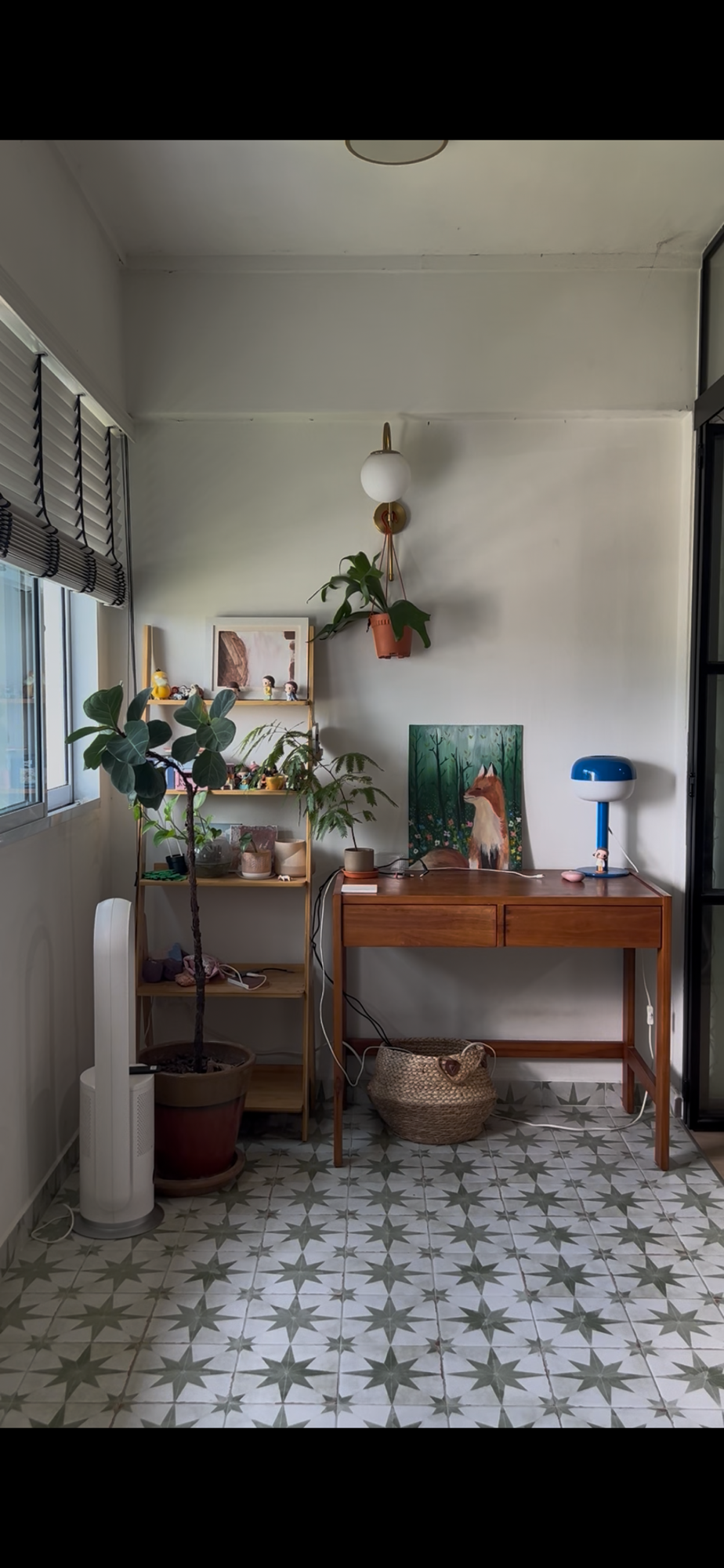 Study room upgrade: the solid wood adjustable desk