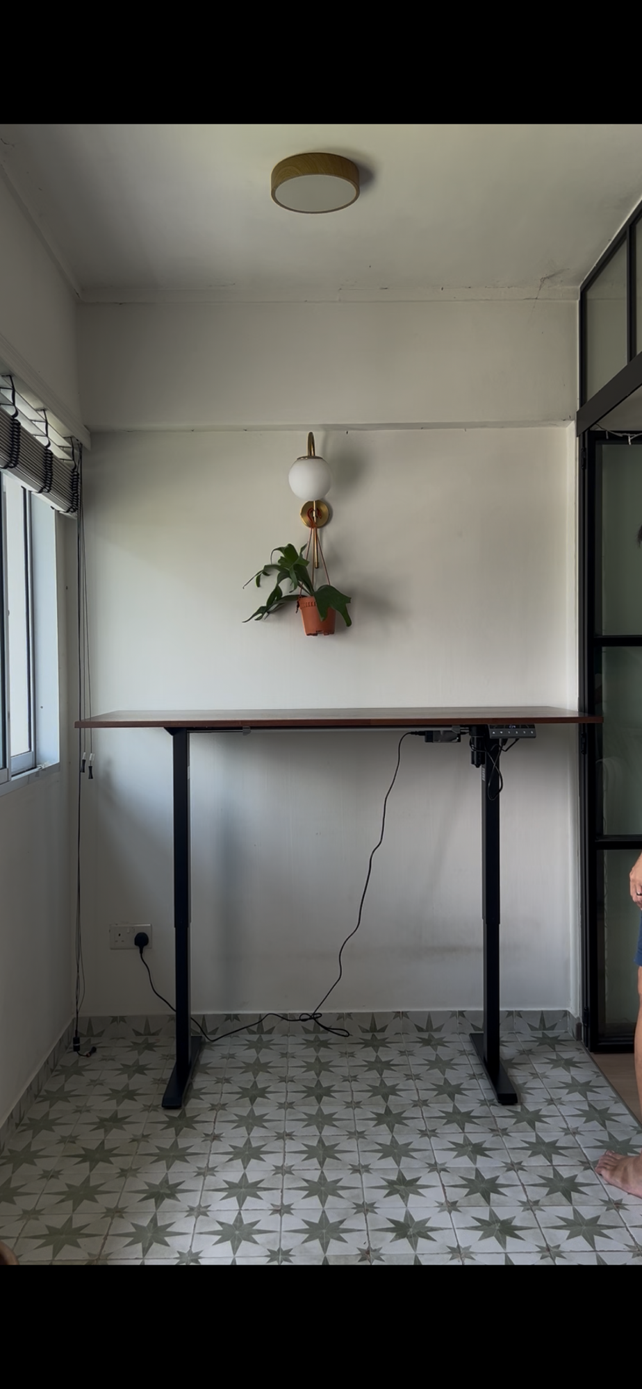 Study room upgrade: the solid wood adjustable desk