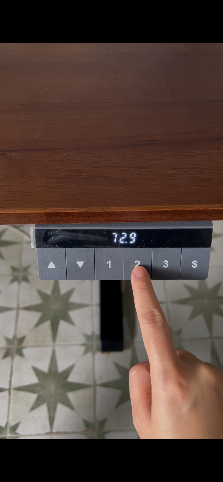 Study room upgrade: the solid wood adjustable desk