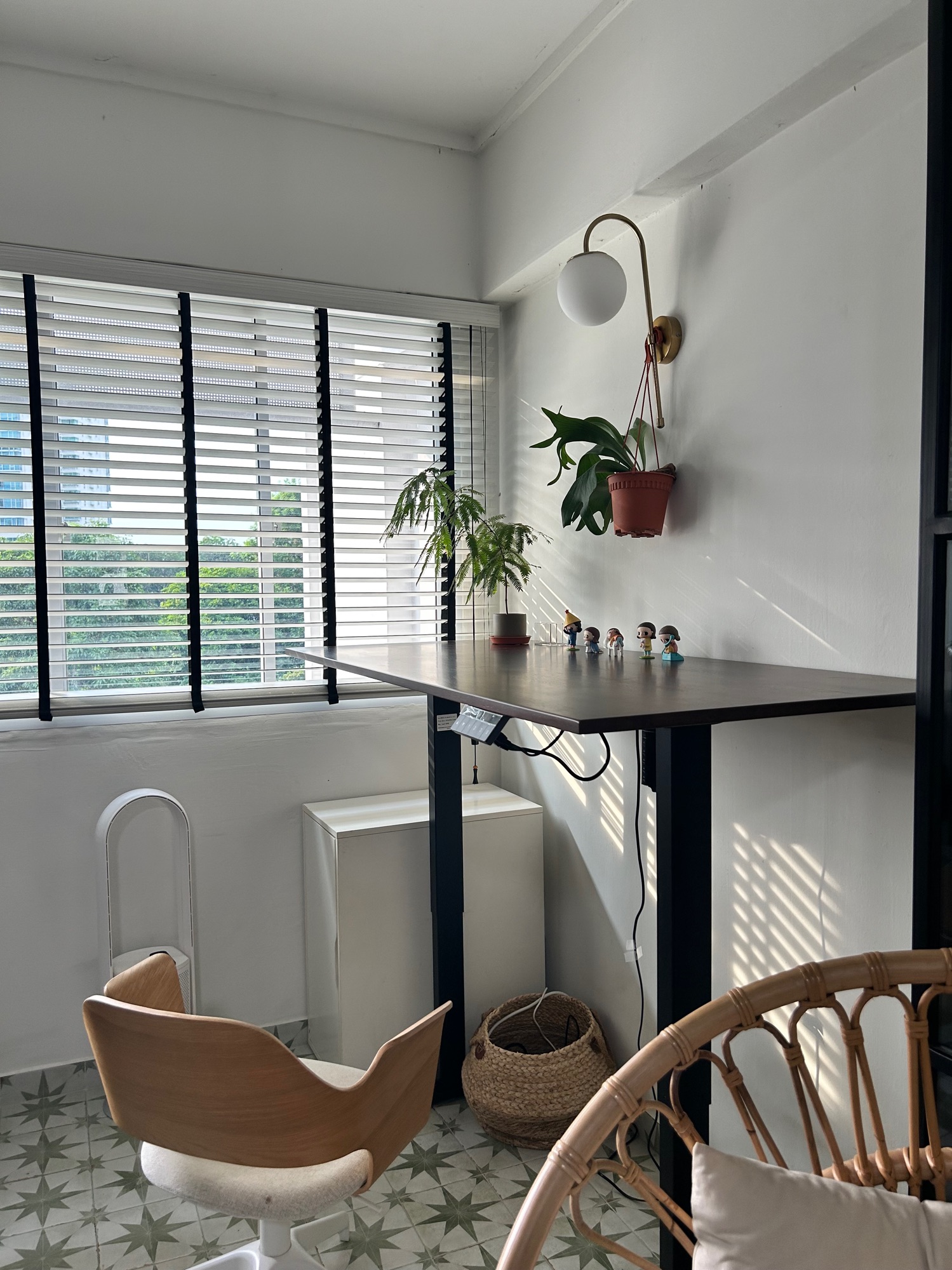 Study room upgrade: the solid wood adjustable desk