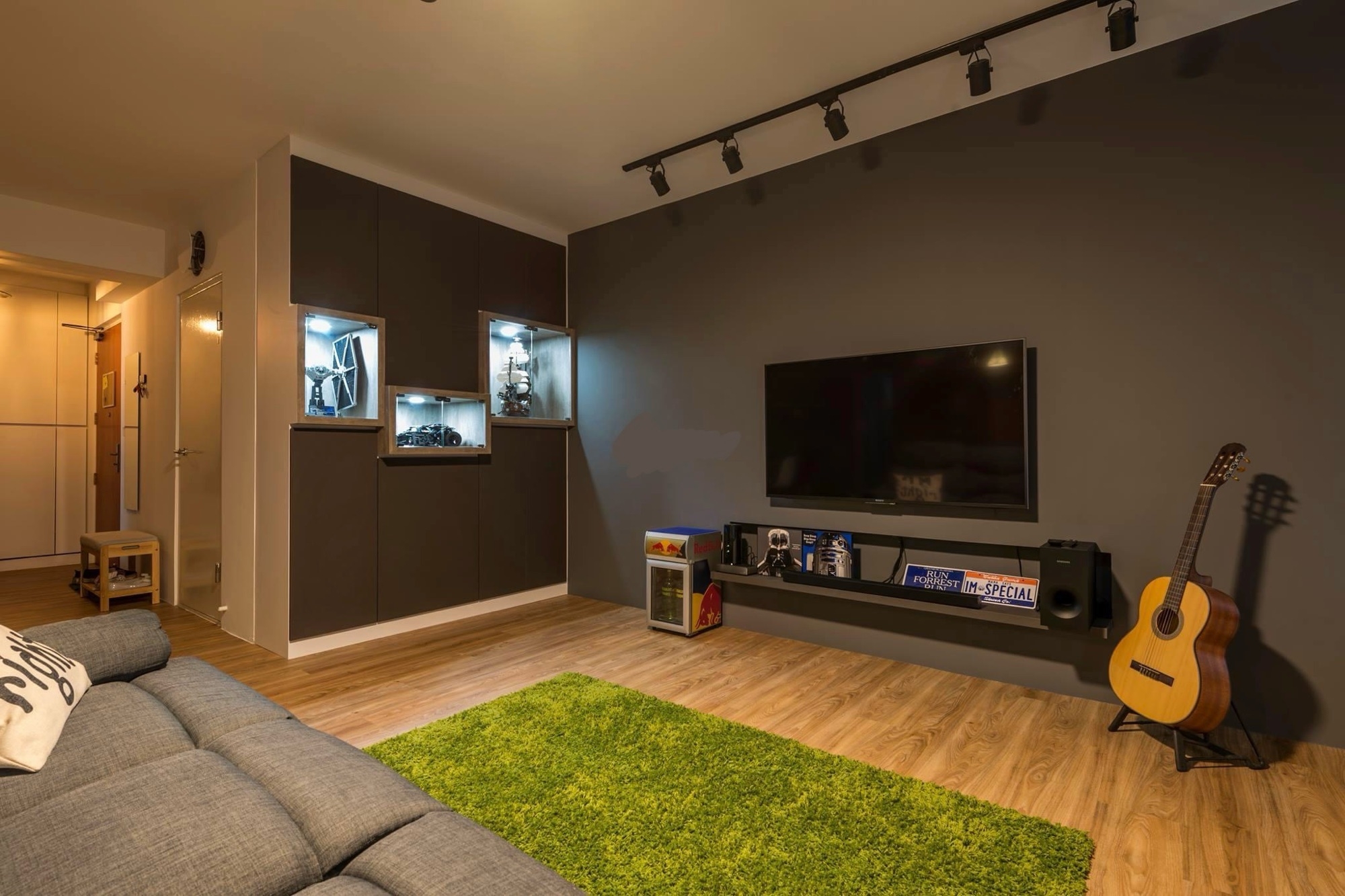 Light vs dark theme: our major regret