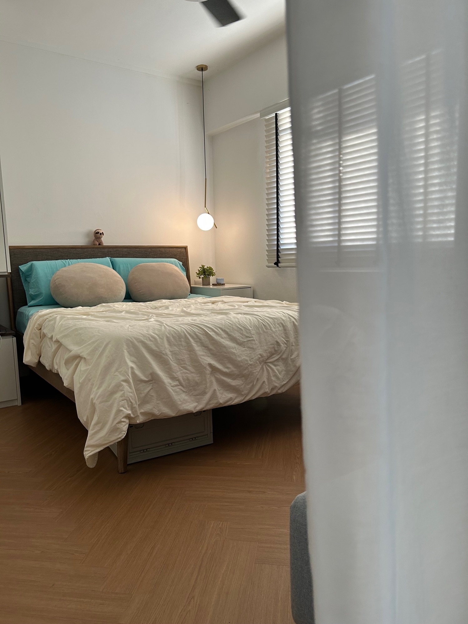 Light vs dark theme: our major regret