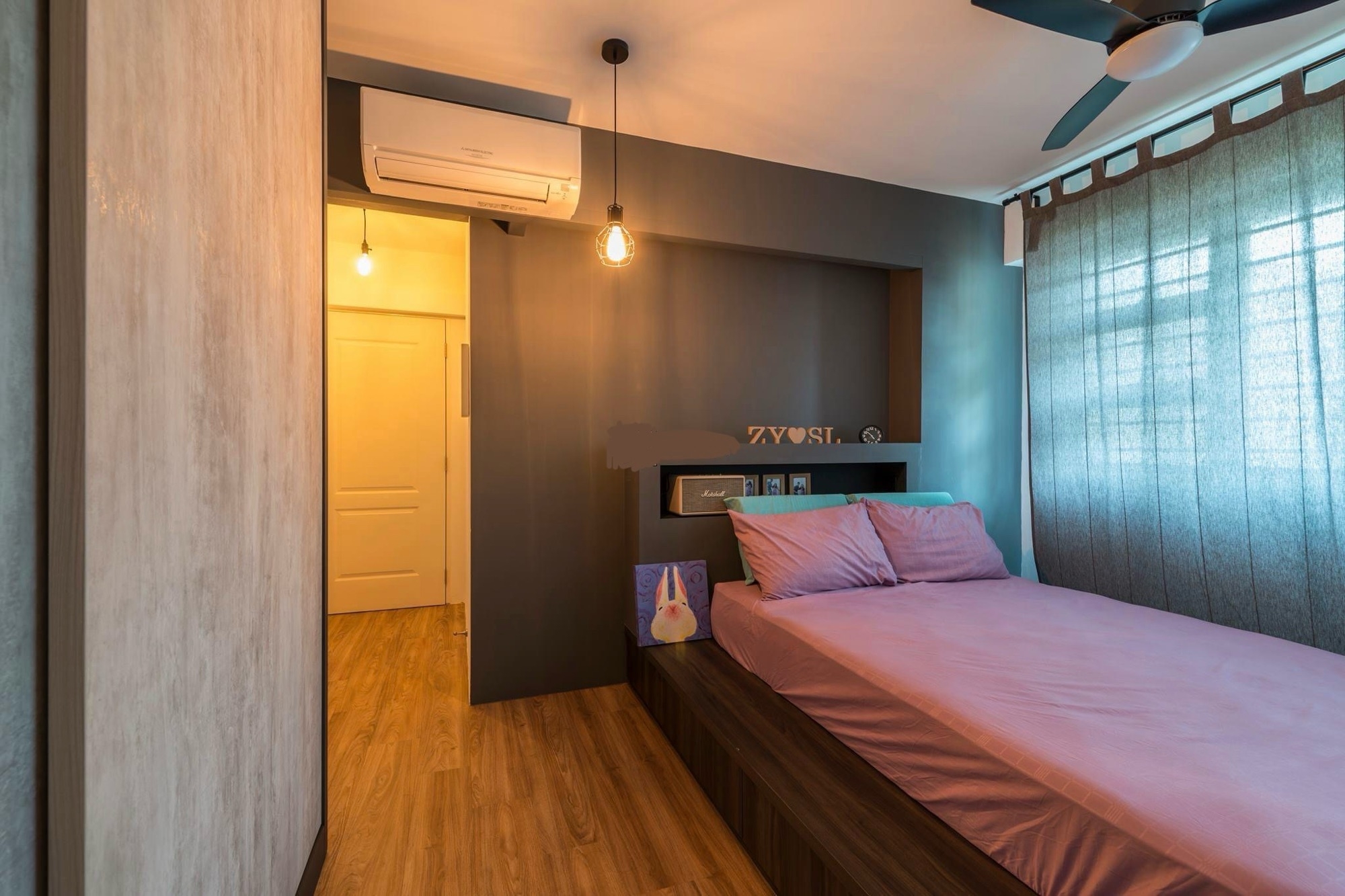 Light vs dark theme: our major regret