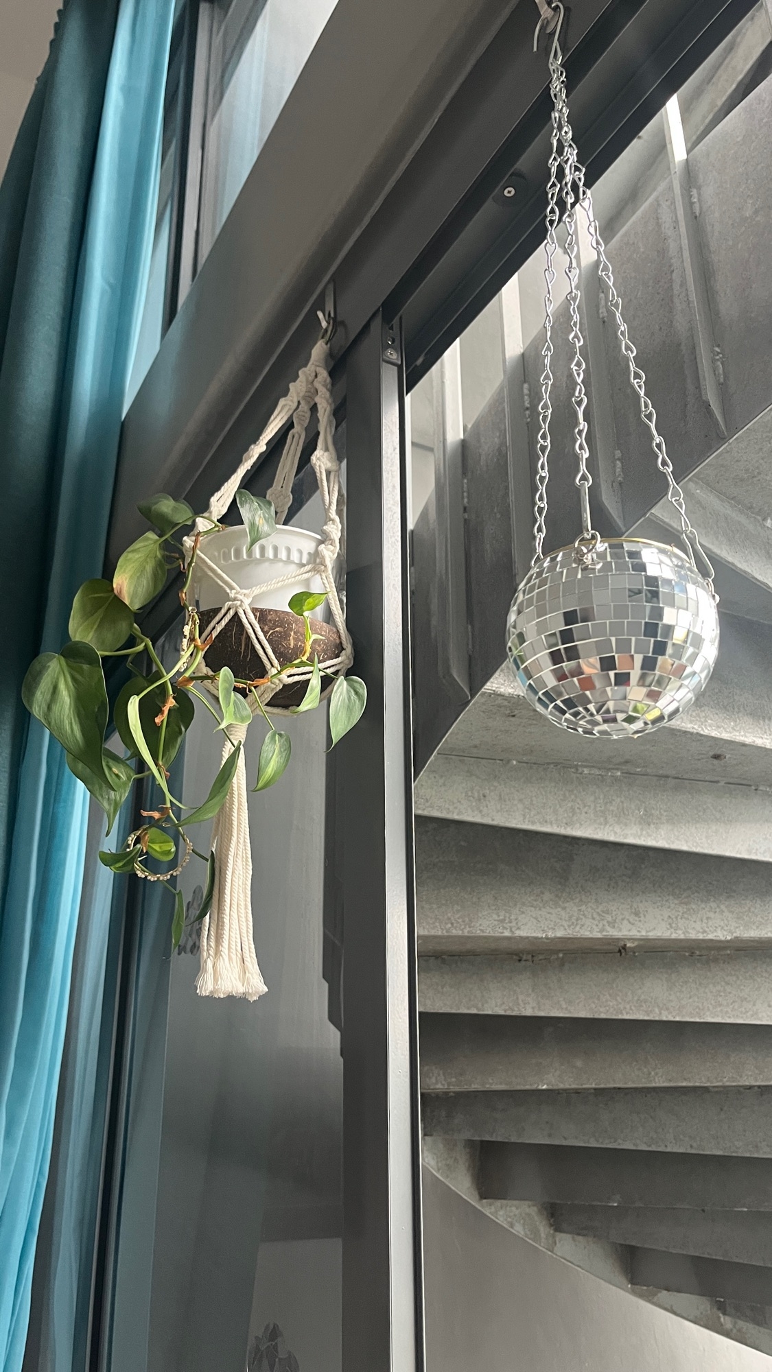 Materials & colours at home 🏡 🪵🐞🌸
