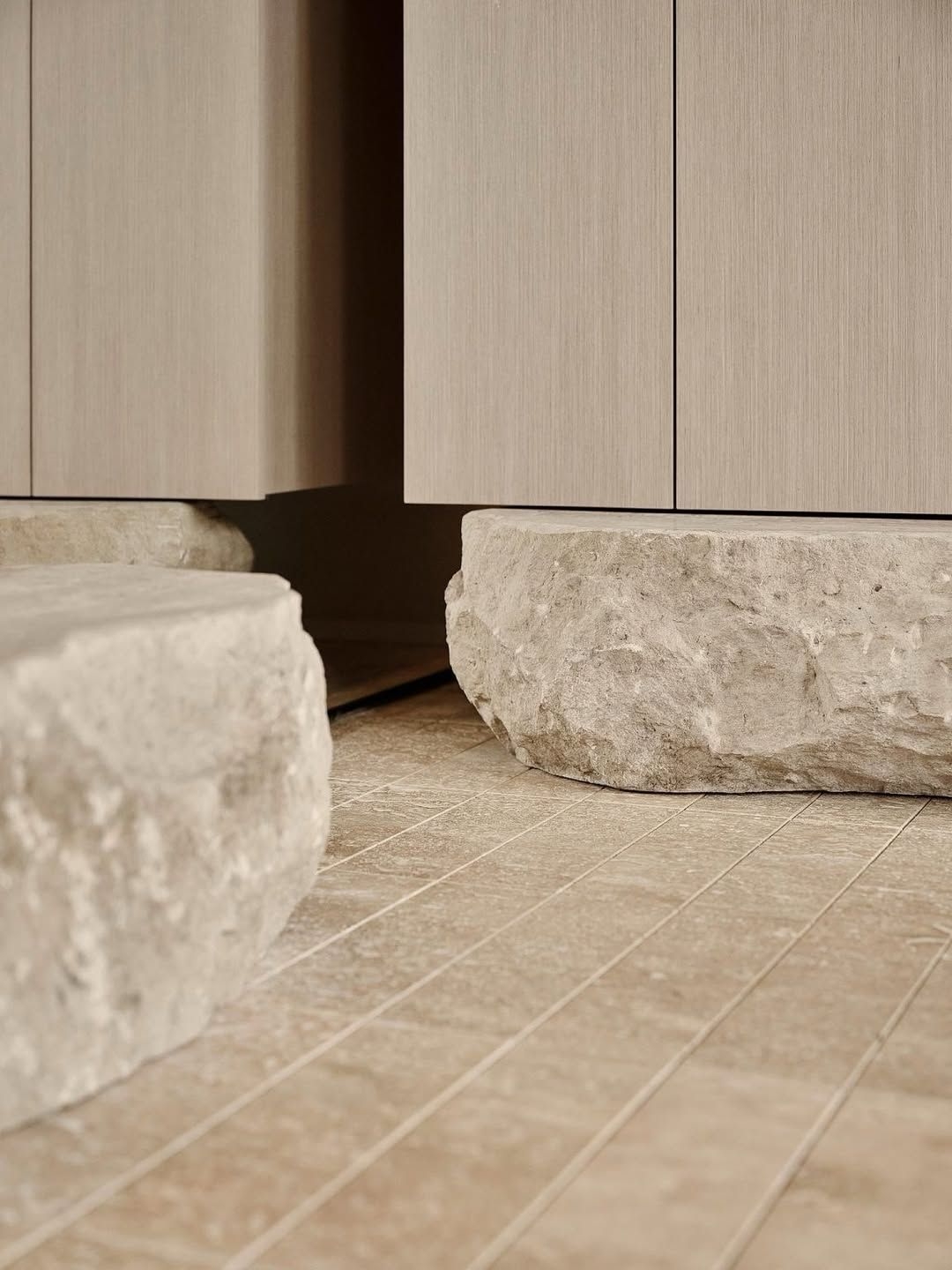Wall skirting design for a sophisticated look