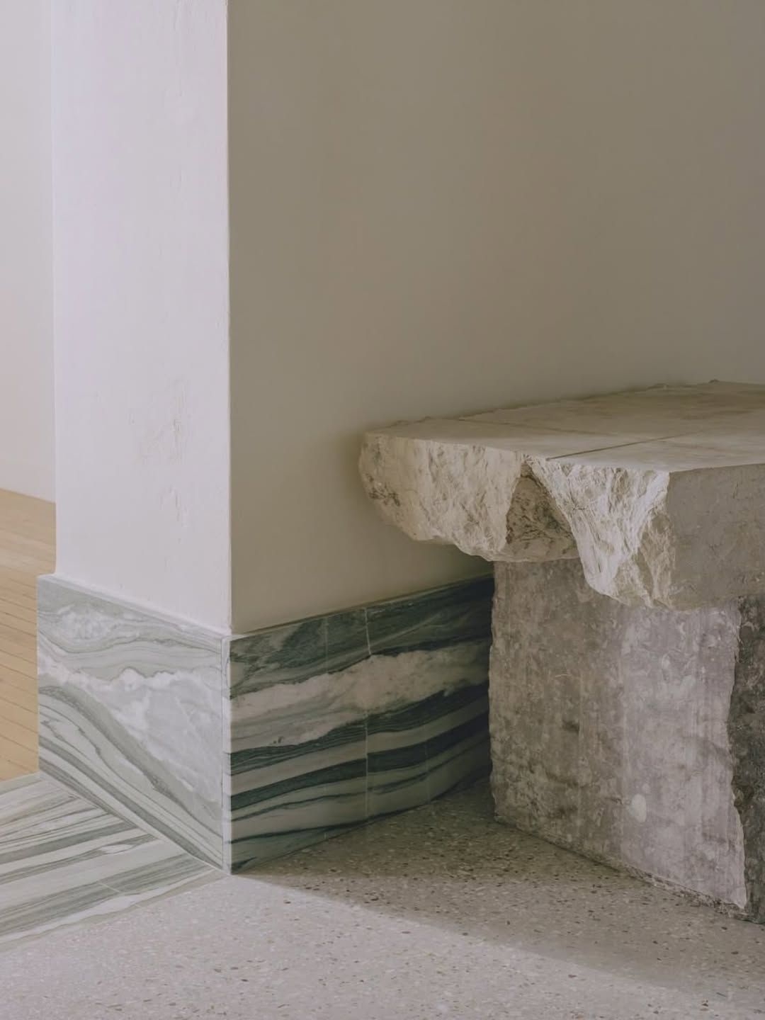 Wall skirting design for a sophisticated look
